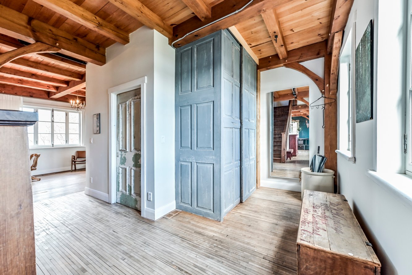 Garde-robe intégré pour rangement