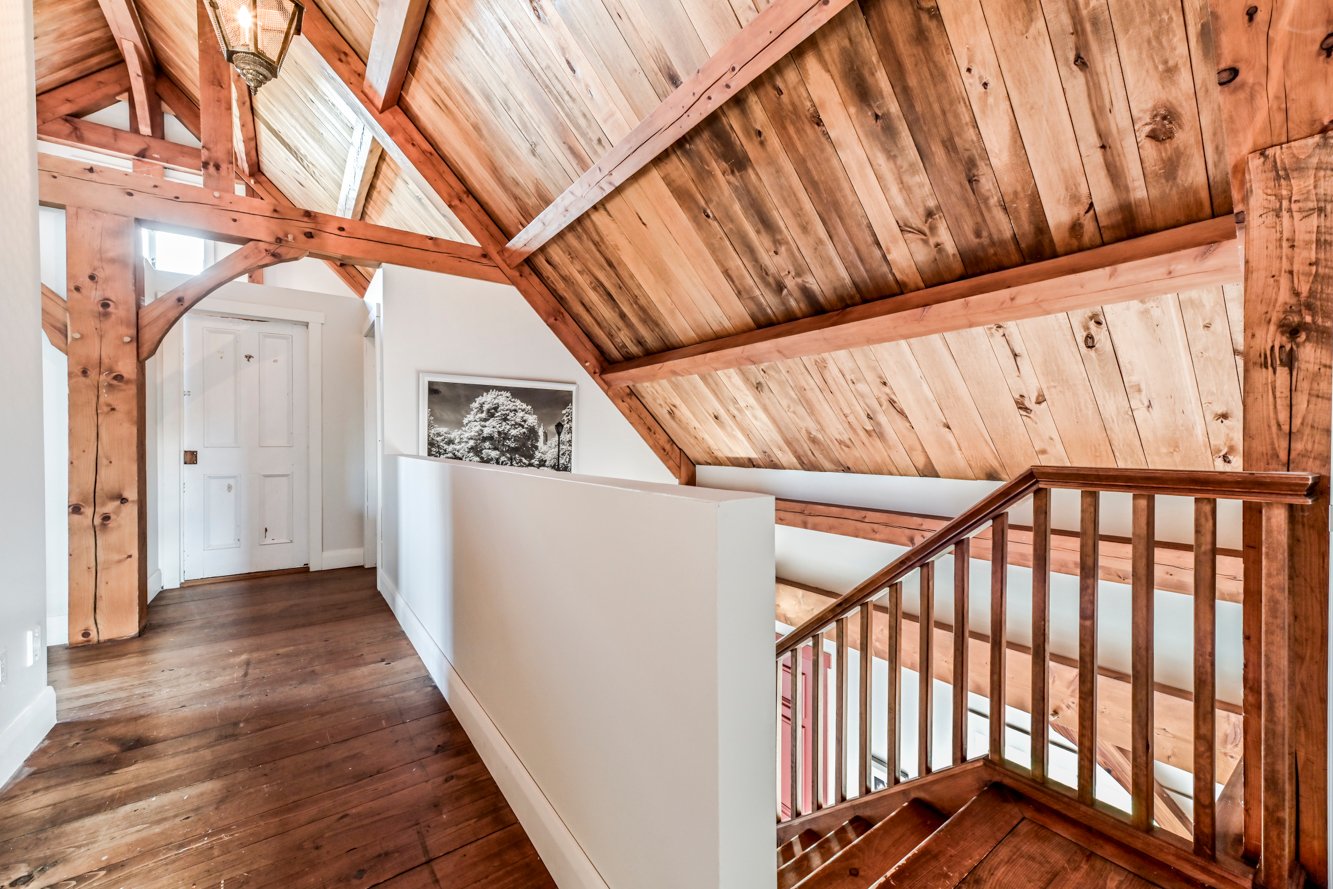 Magnifique plafond de bois