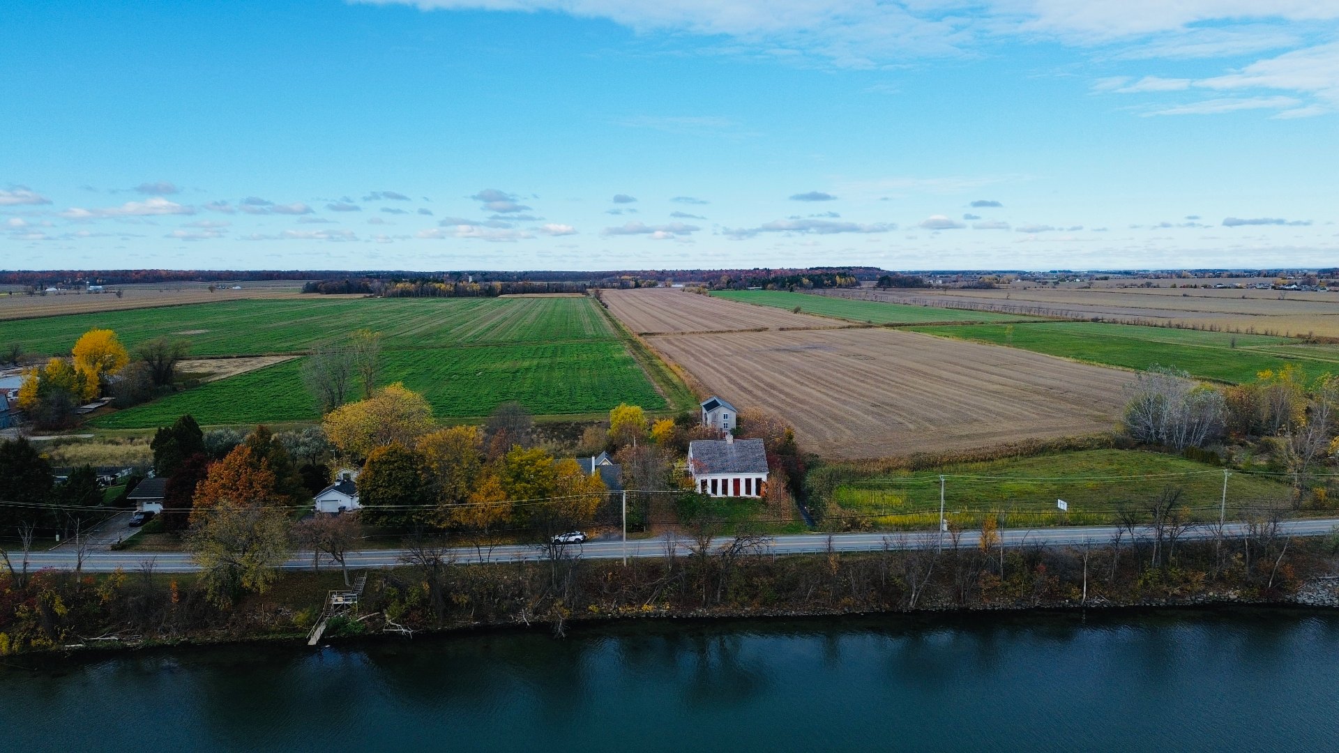 Entre la Rivière Richelieu et les champs