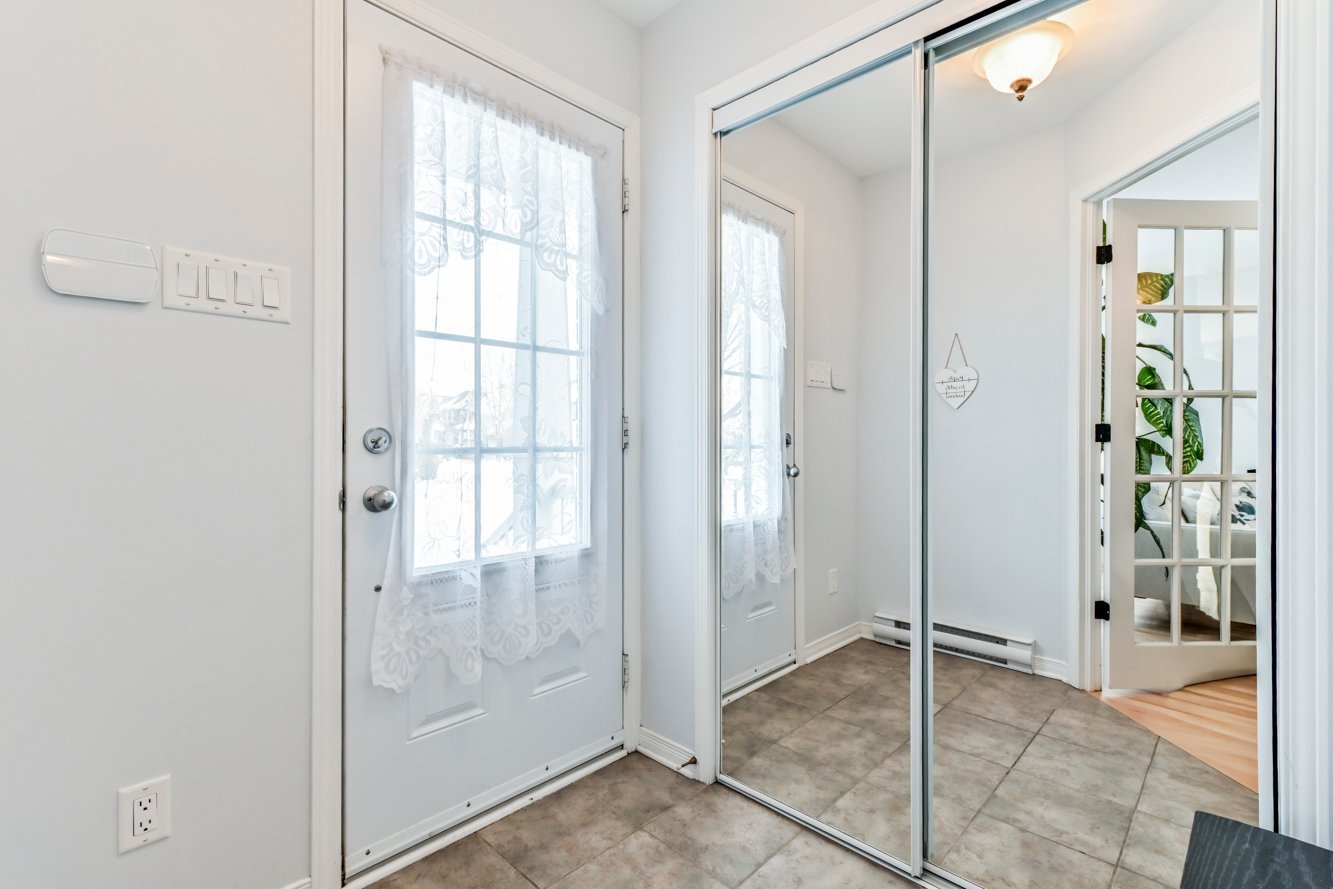 Plancher chauffant & grand garde-robe d'entrée