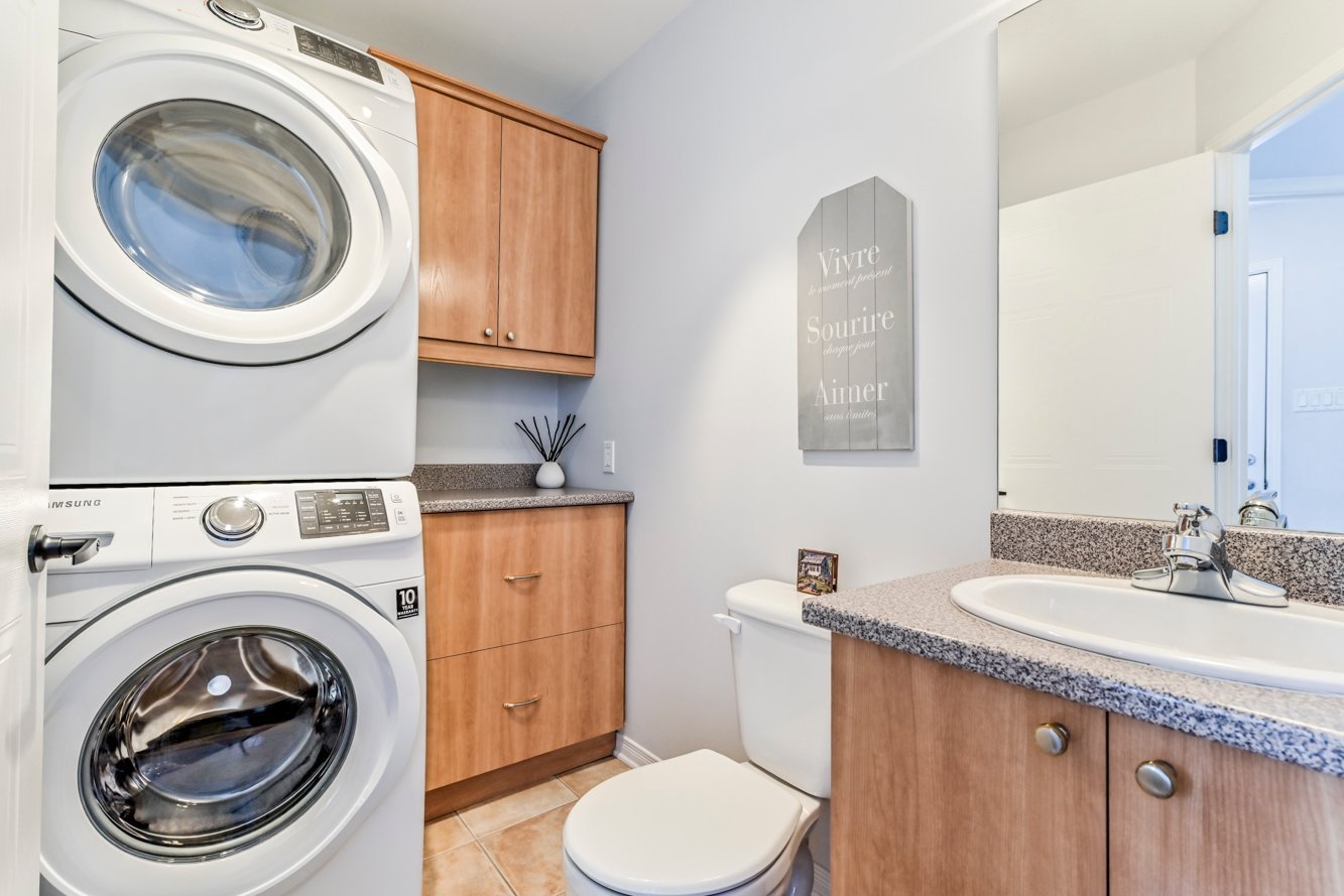 Possibilité de laveuse-sécheuse cote-à-cote