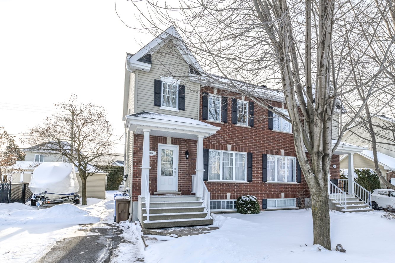 Entrée de cours asphaltée pour 4 véhicules