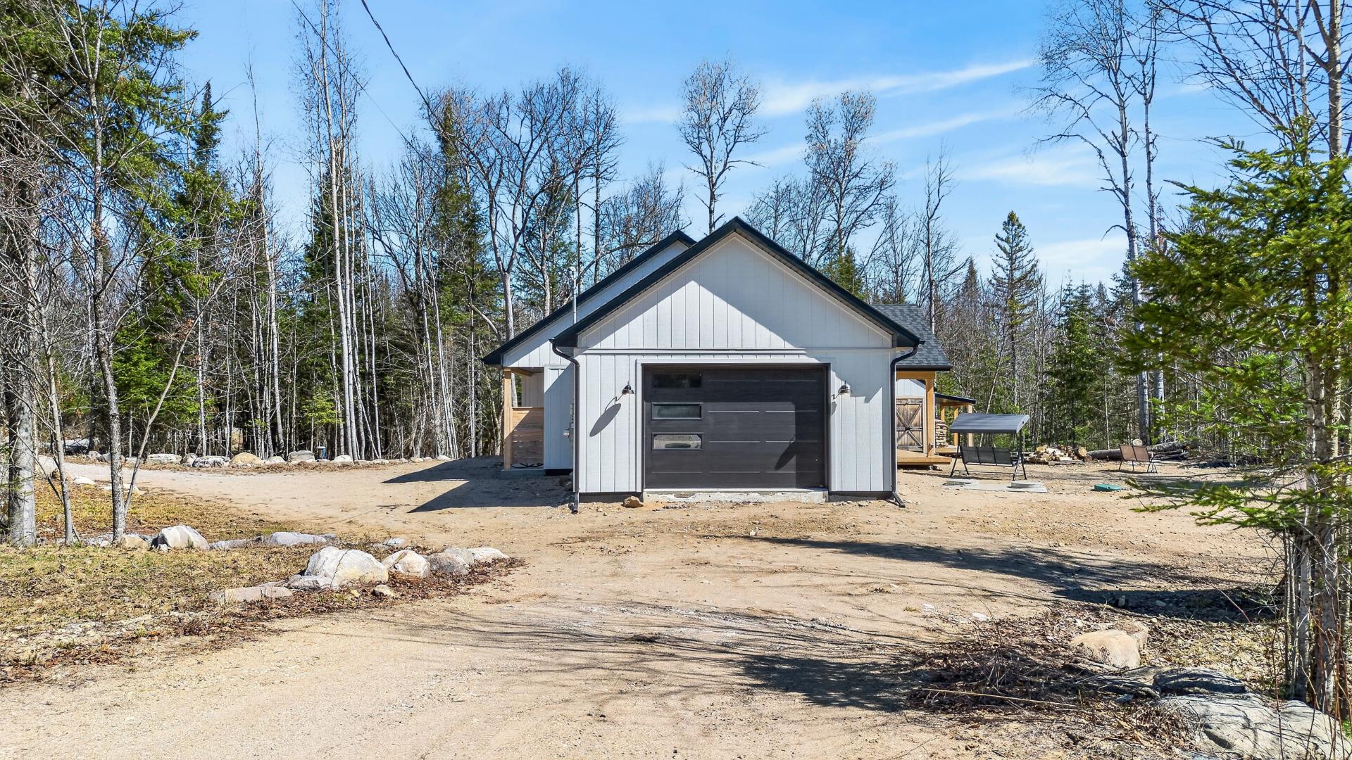 ÙCôté droit avec garage