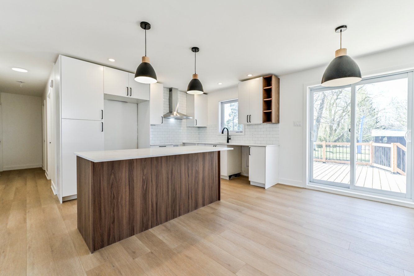 Salle à manger adjacente à la cuisine