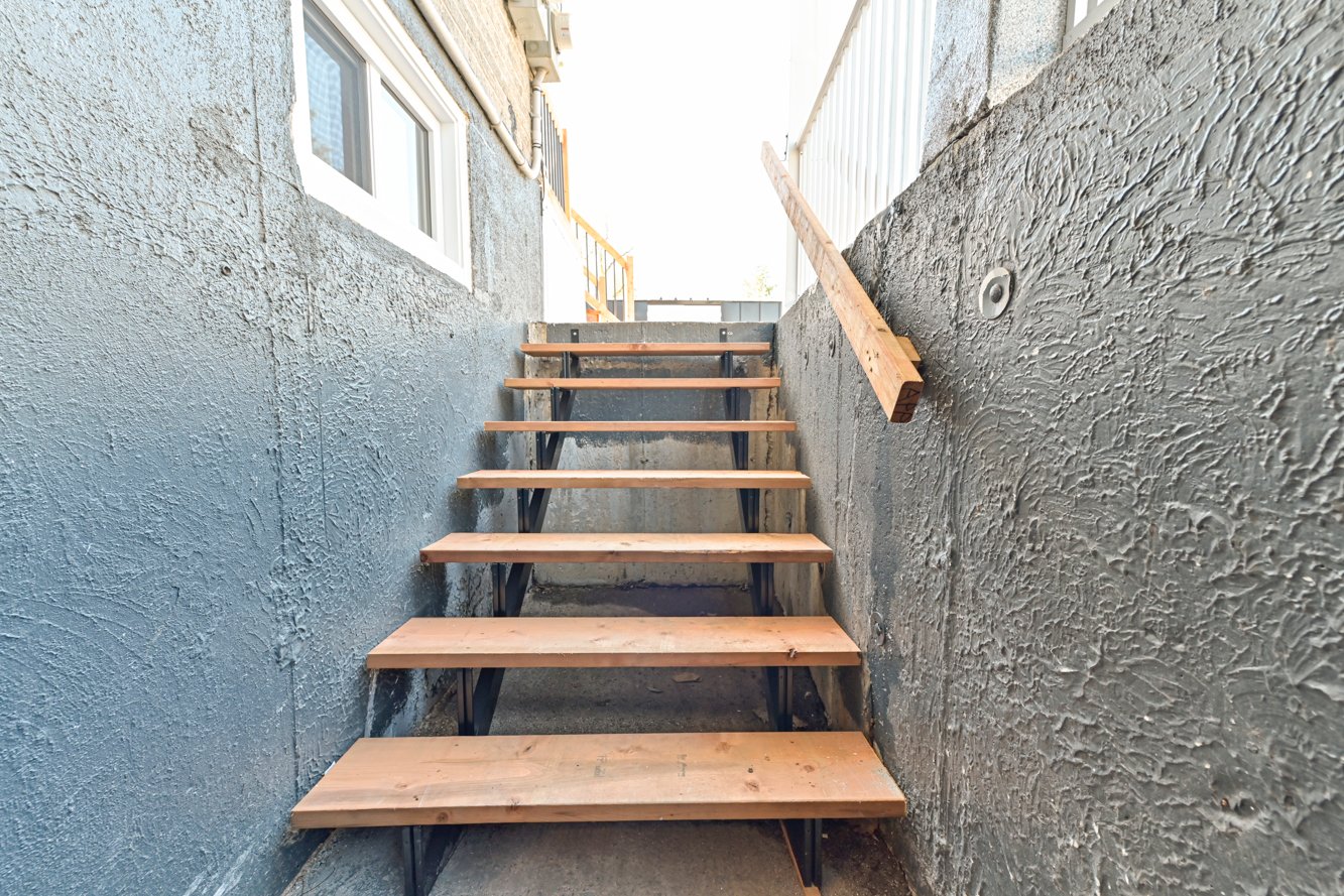 Entrée indépendante au logement du sous-sol