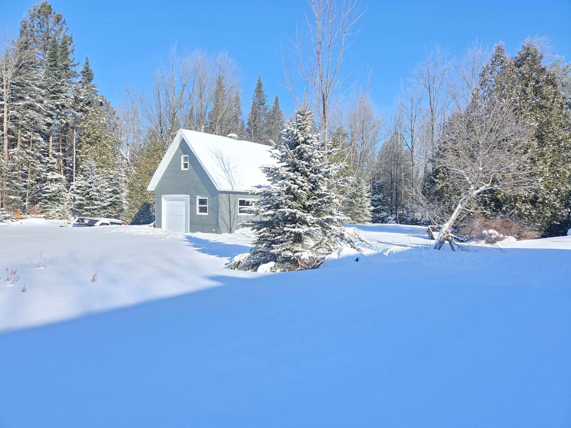Garage/atelier avec rangement au 2e