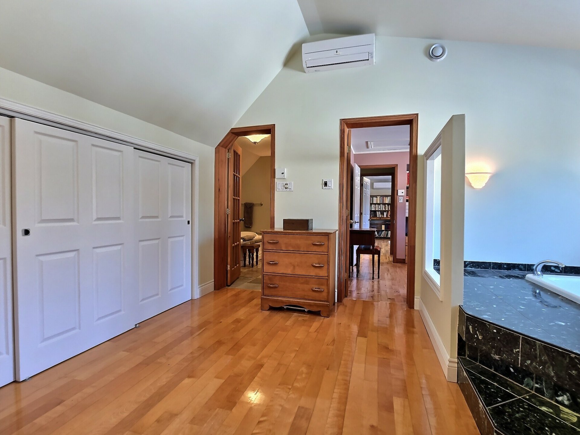 SB adjacente (et bureau/chambre d'enfant)