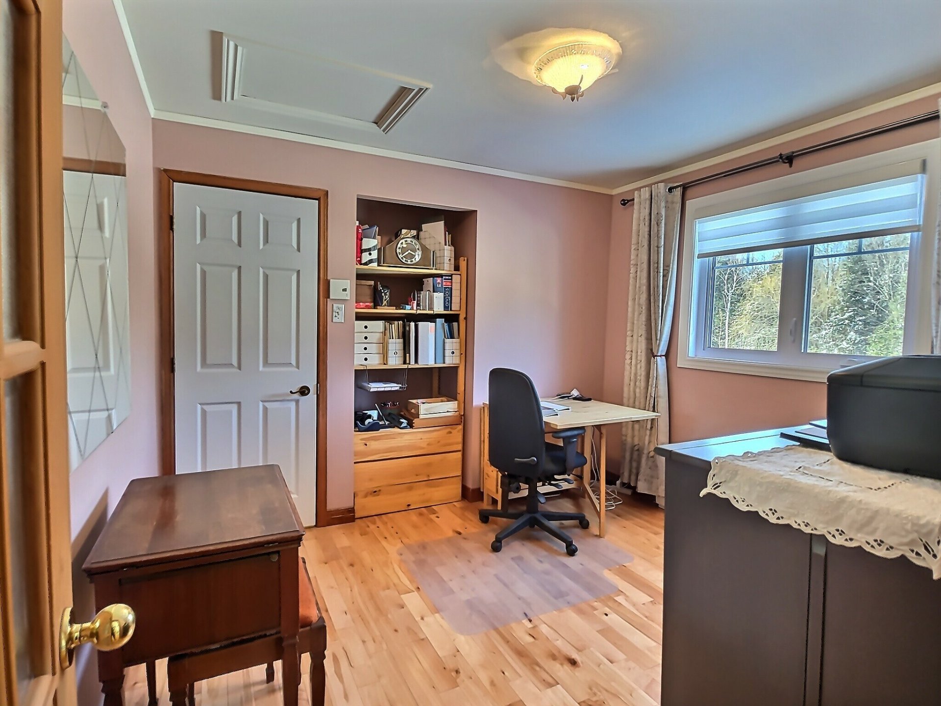 présentement bureau/chambre d'ami