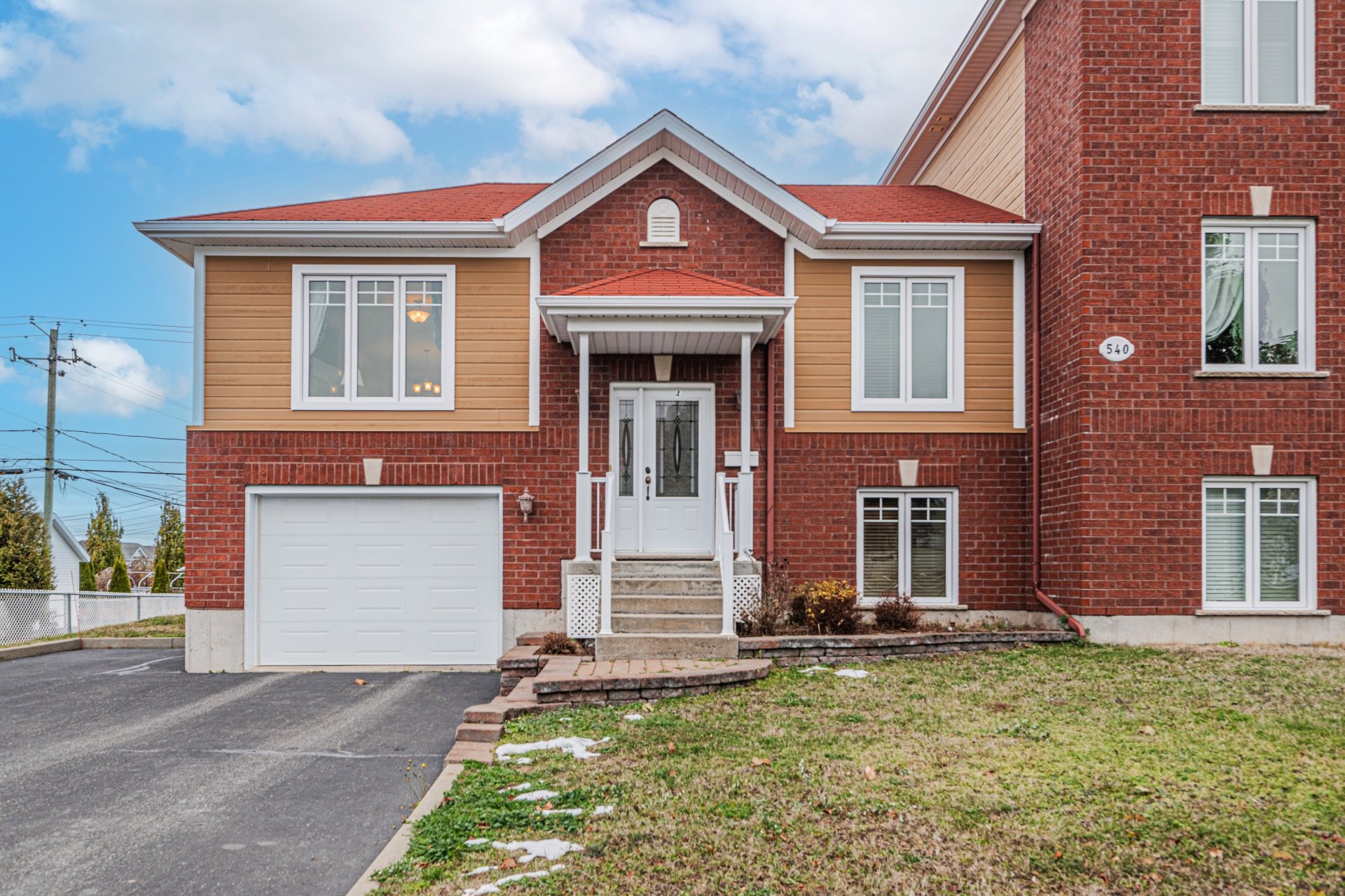 Copropriété avec garage intégré indépendant