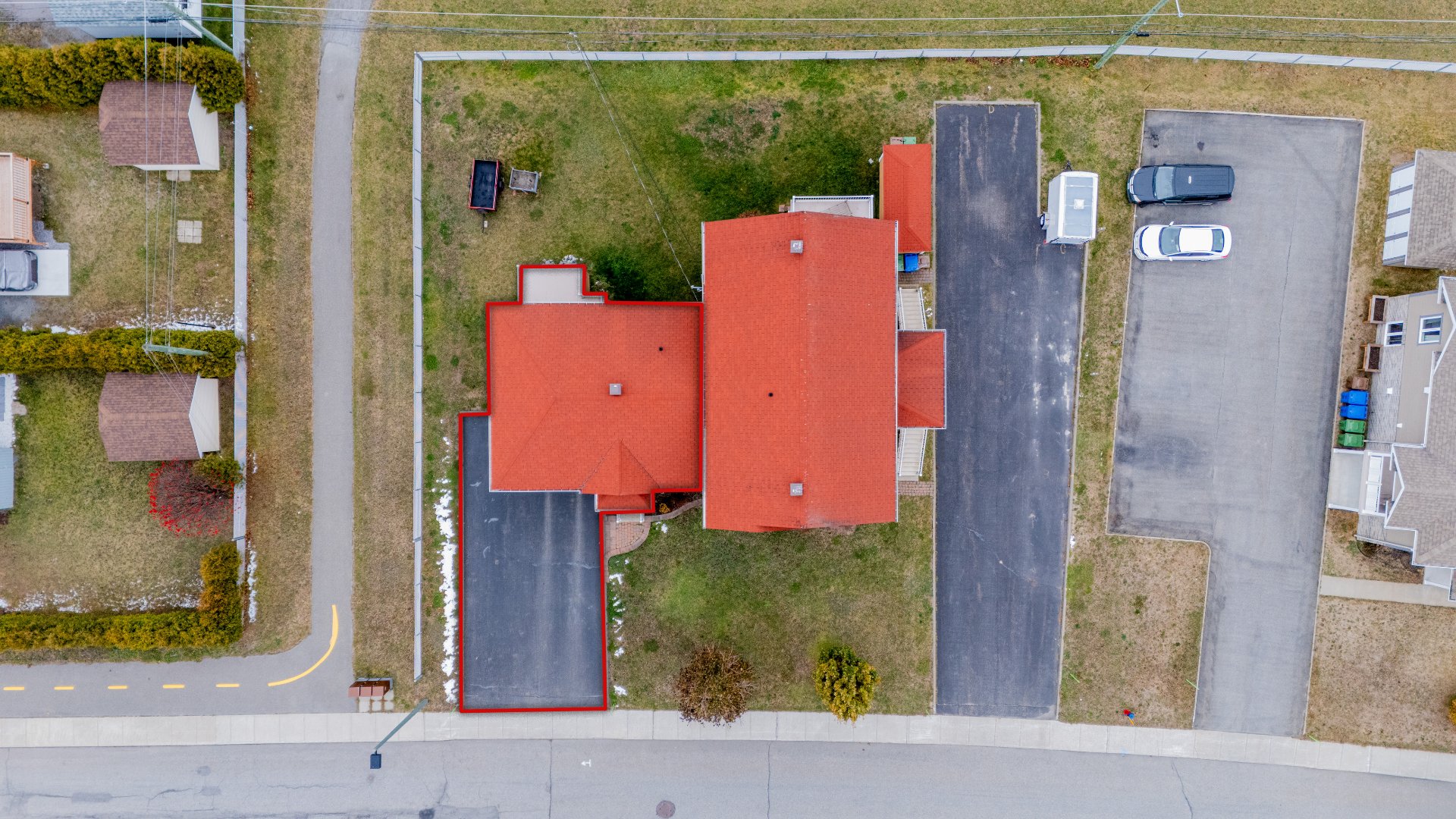 Stationnement privé pour 4 voitures