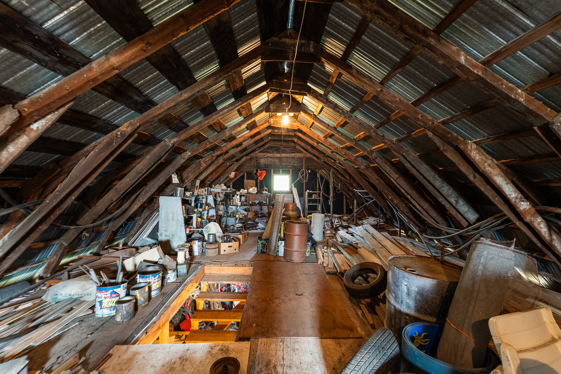 Rangement au-dessus du hangar