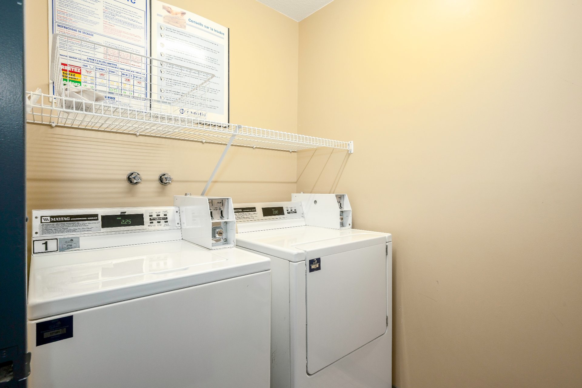 Salle de lavage commune