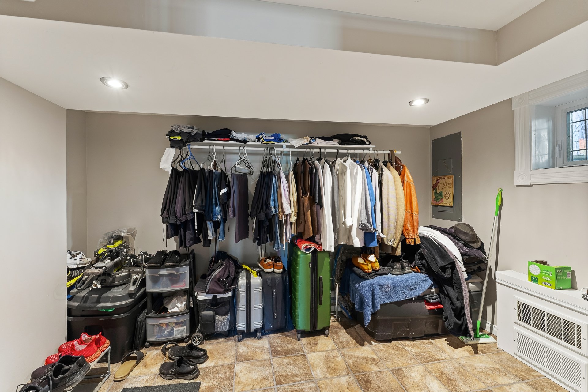 Grand walk-in