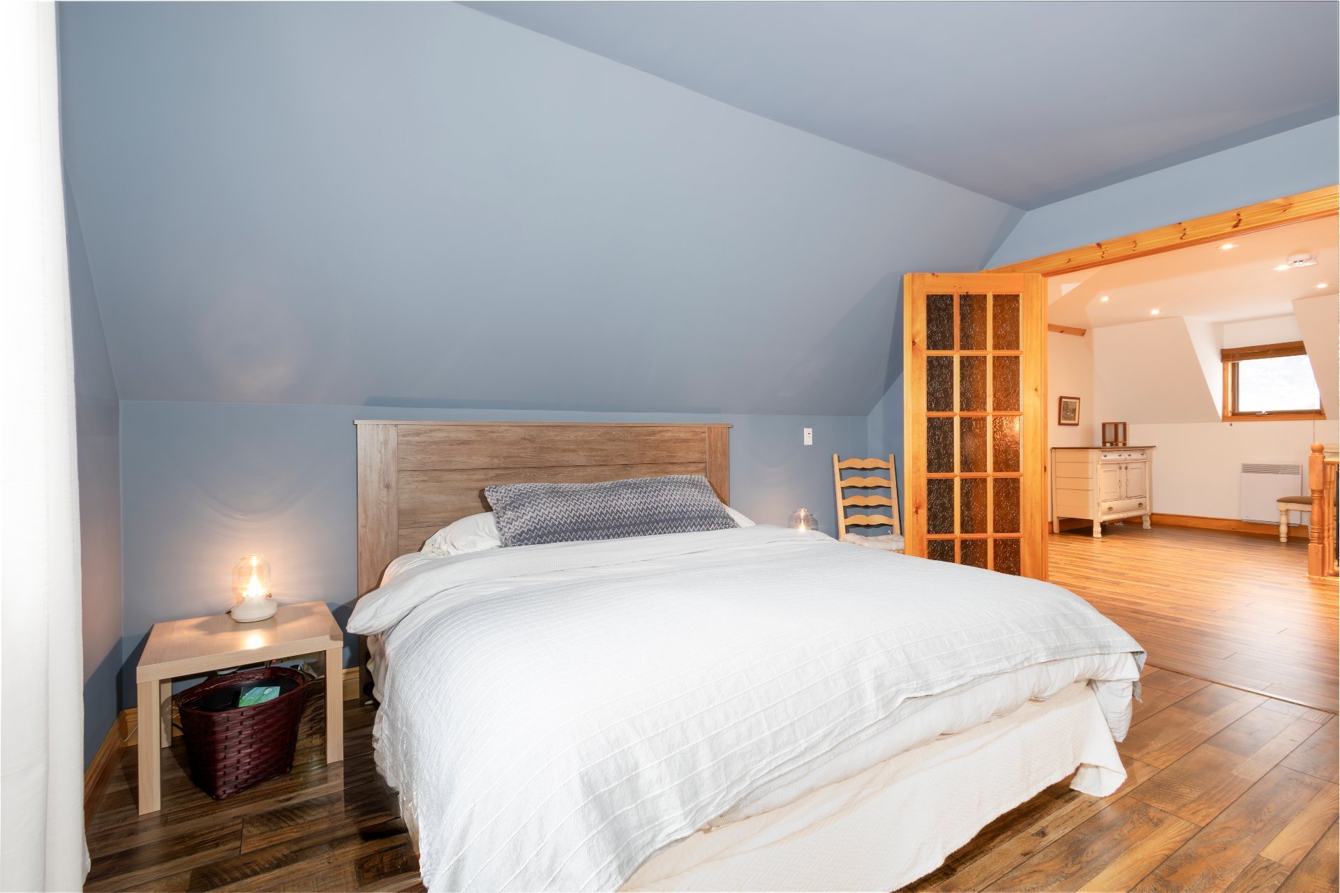 Pièce avec portes françaises