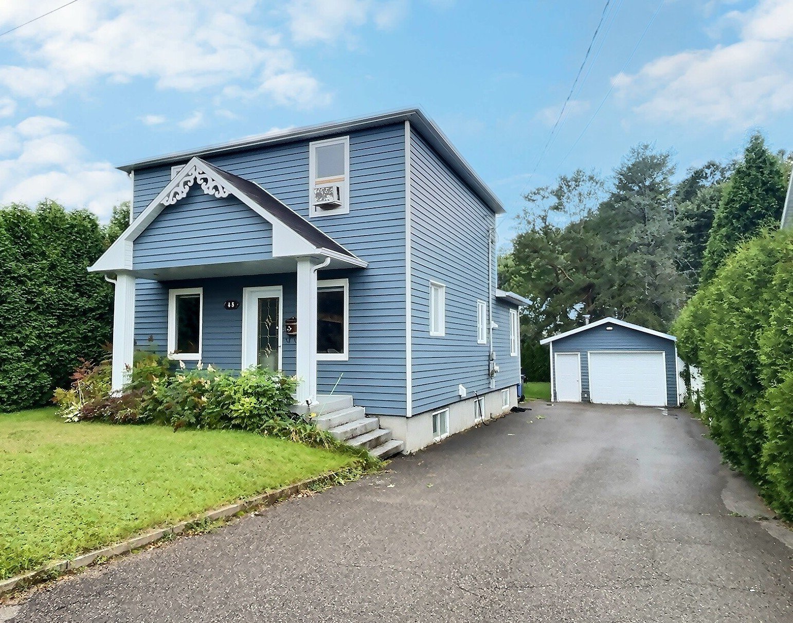 45, Rue St-Roch, Saguenay (Chicoutimi), QC, G7G3M4 - Maison à étages à ...