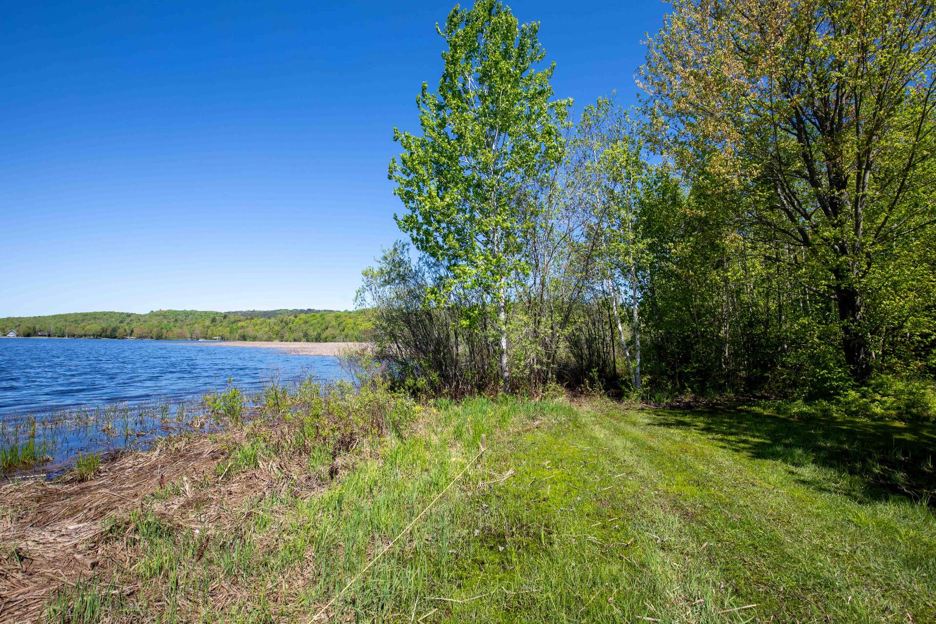 photo prise à partir du voisin, on voit le piquet
