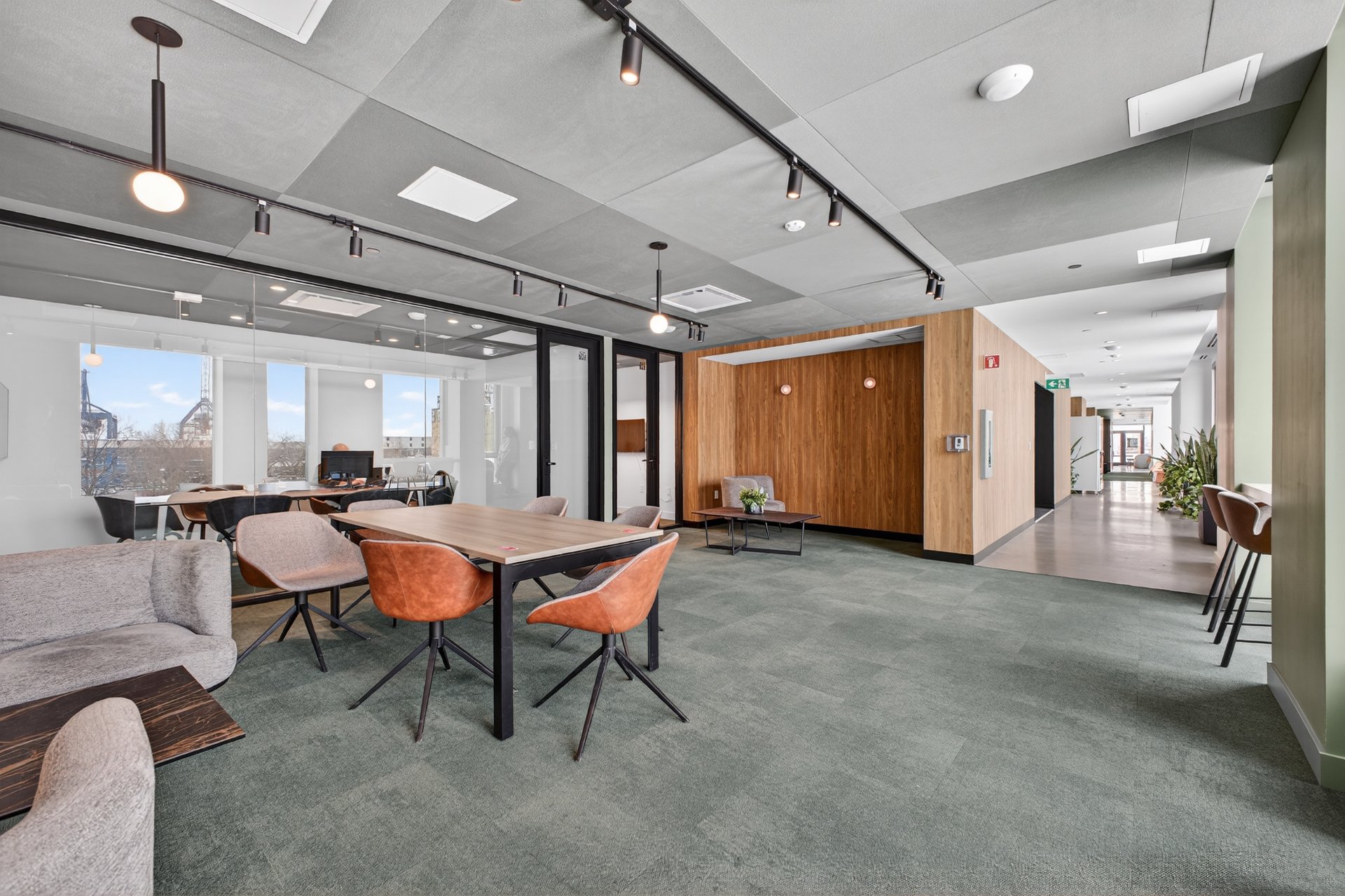 espace de travail avec bureau privé