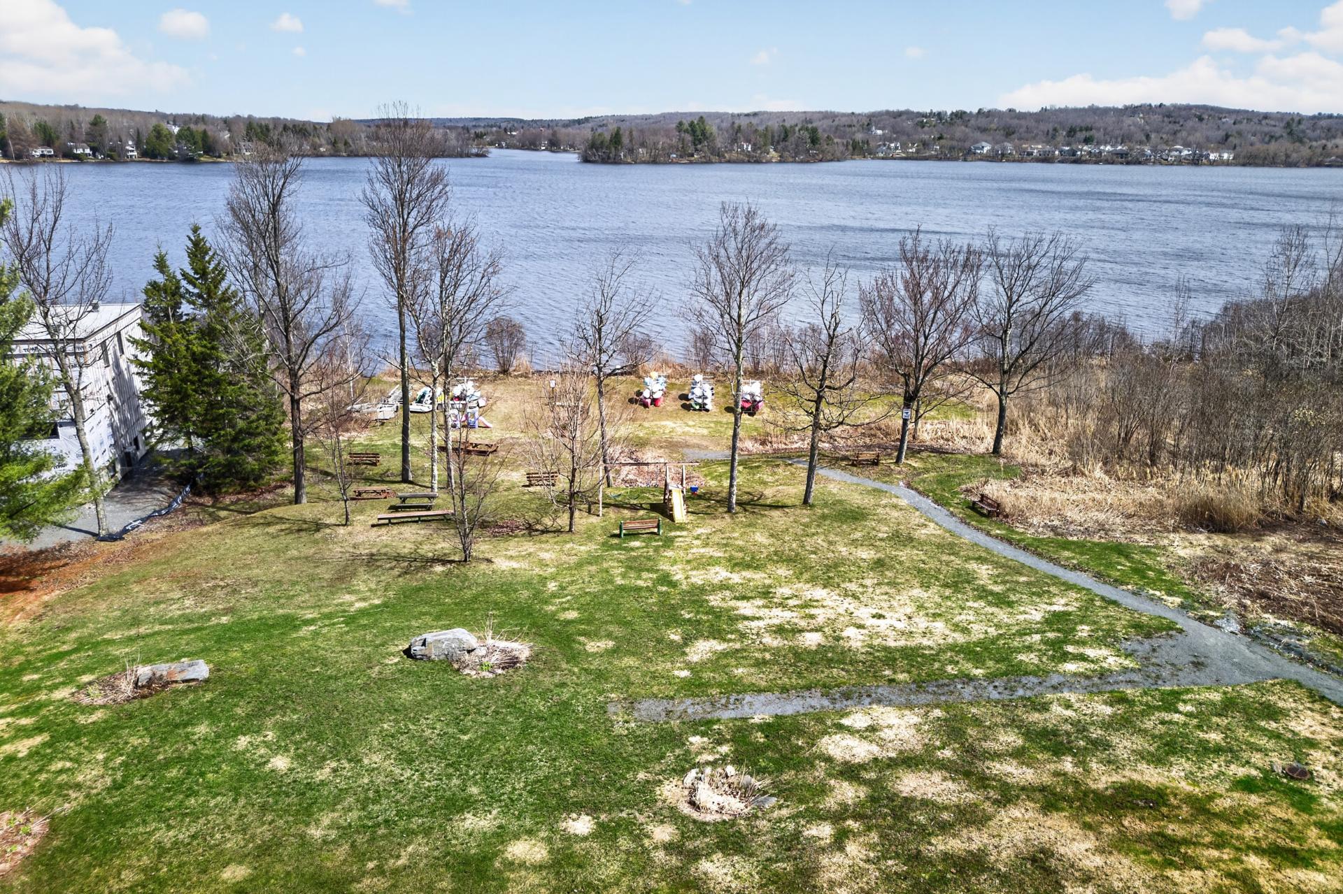 Accès au plan d'eau