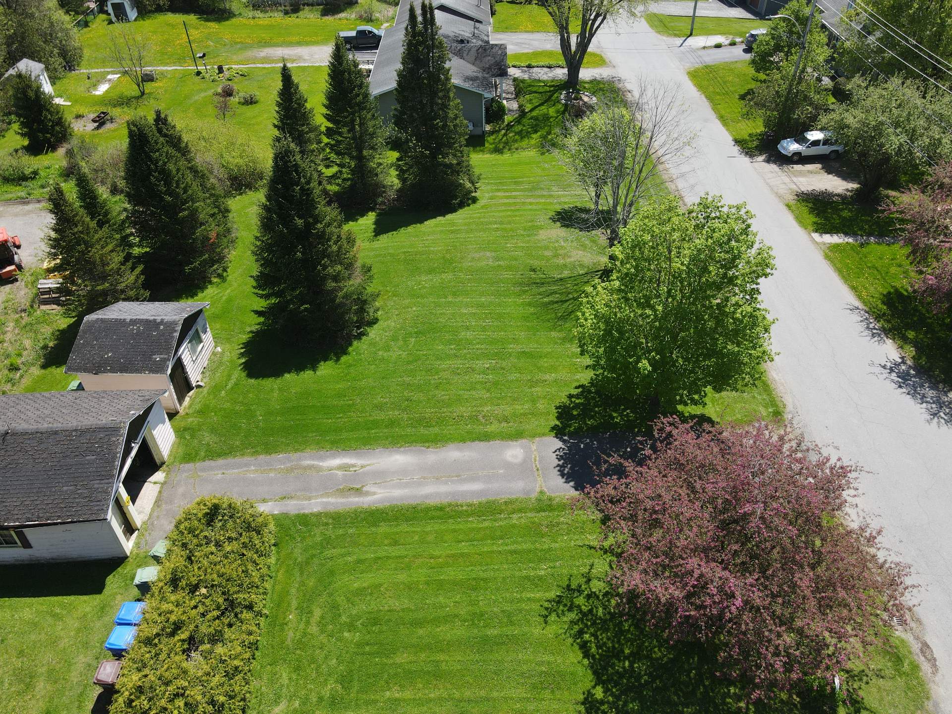 Terrain adjacent à la maison