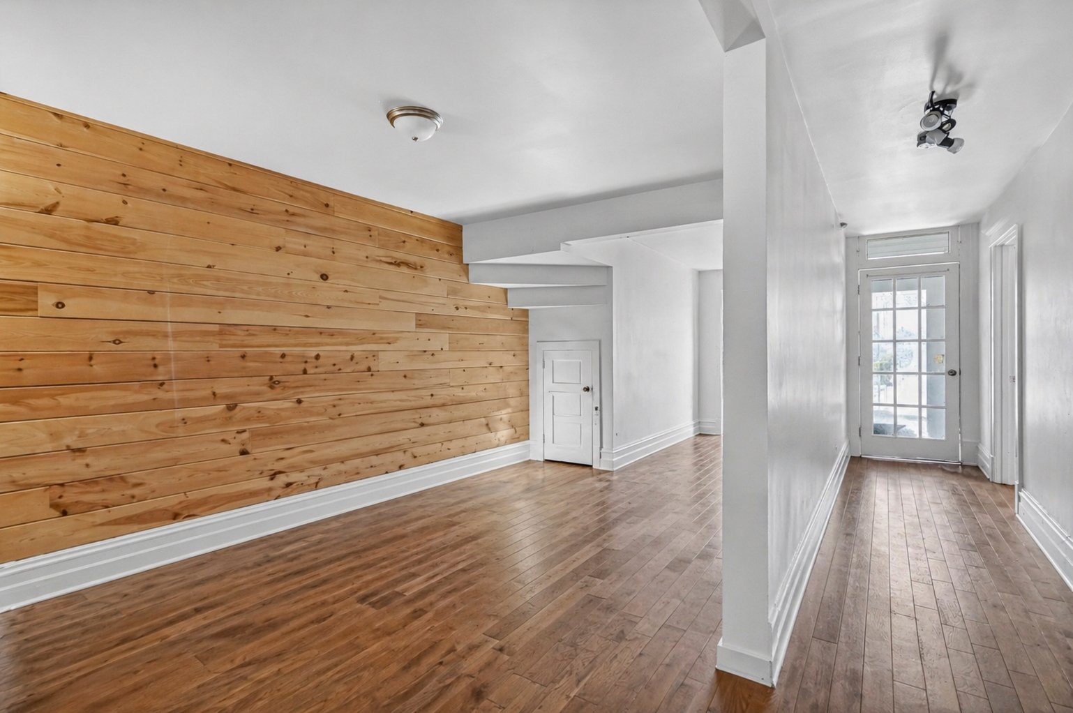 4690 (2e étage) - Loué 1814.50$/mois