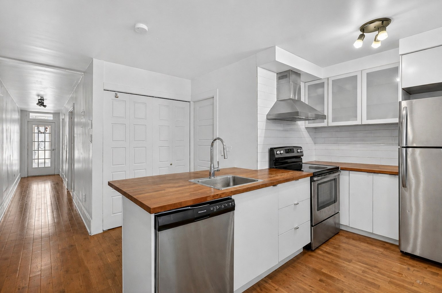 4690 (2e étage) - Loué 1814.50$/mois