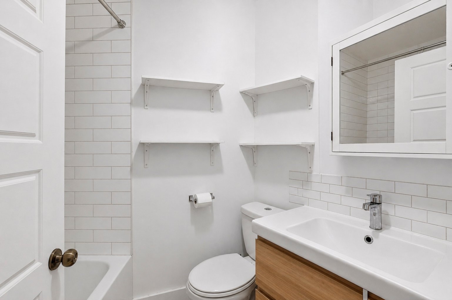 4690 (2e étage) - Loué 1814.50$/mois