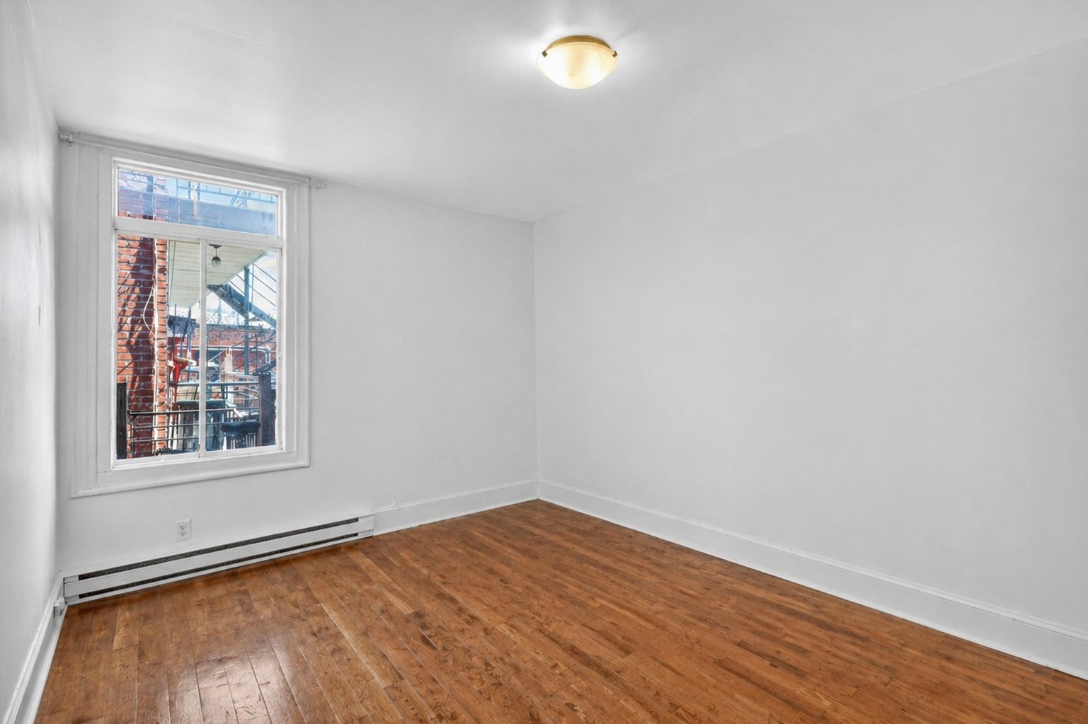 4690 (2e étage) - Loué 1814.50$/mois