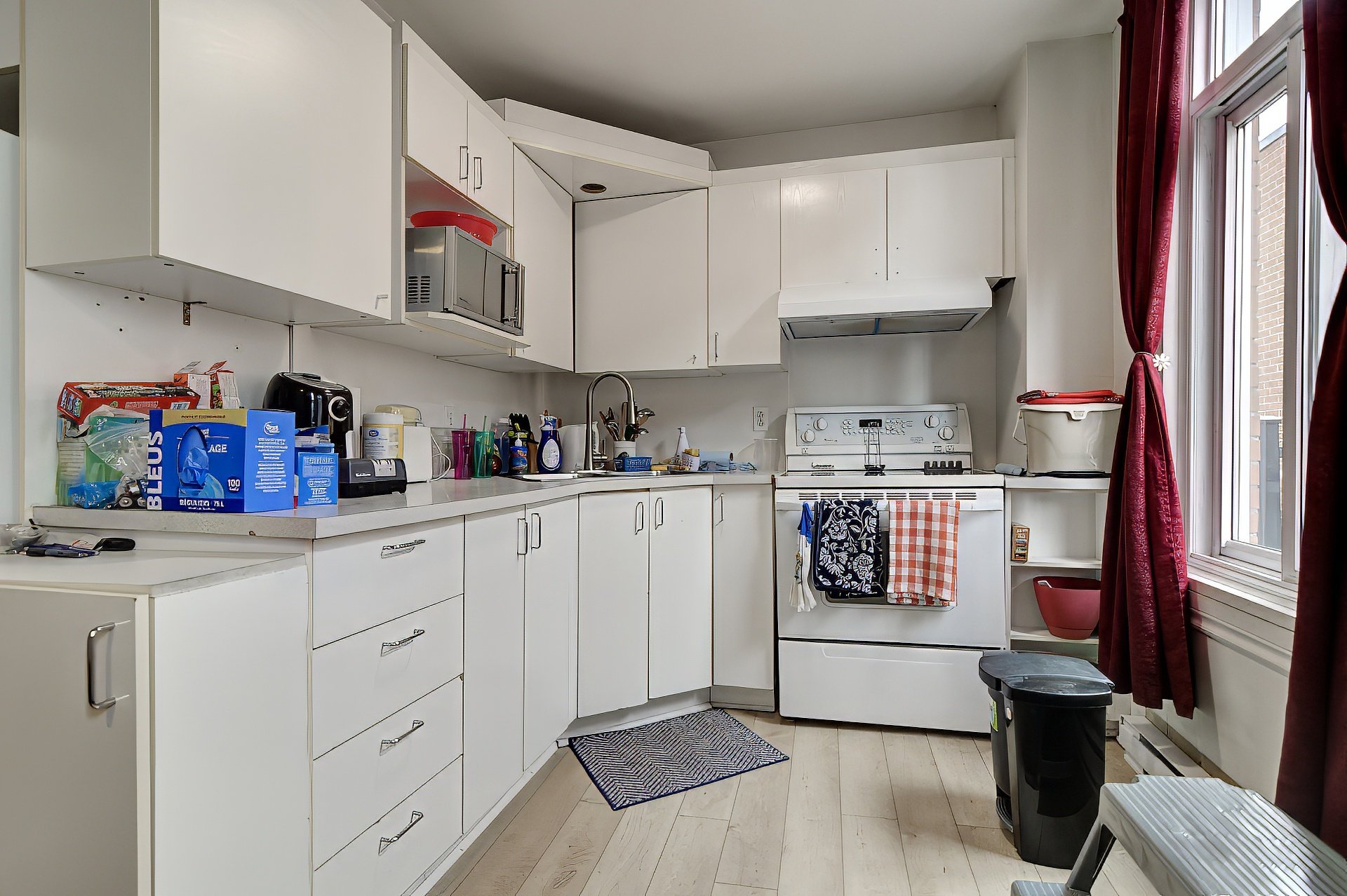 4688 (3e étage) - Loué 1167$/mois