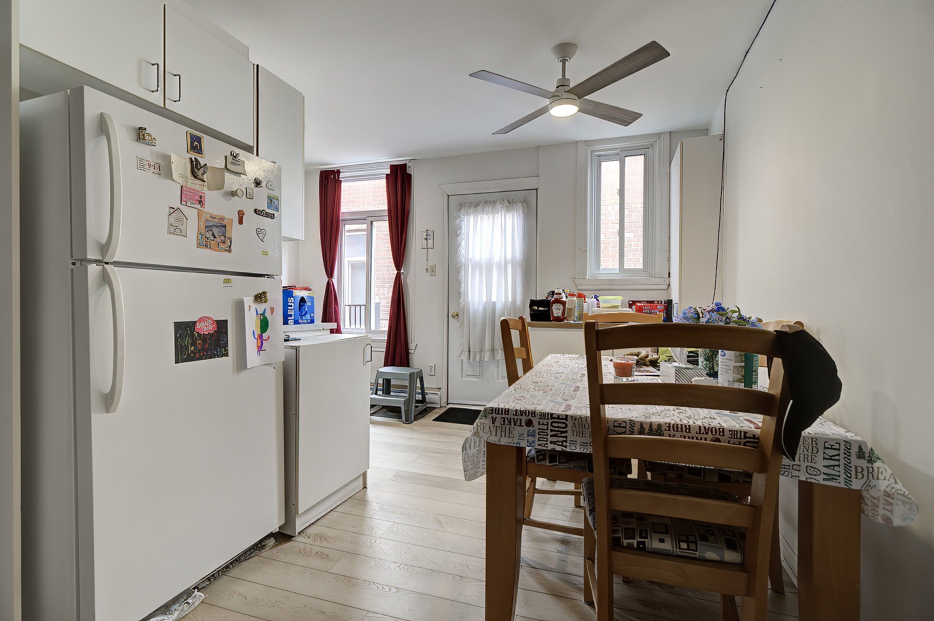 4688 (3e étage) - Loué 1167$/mois