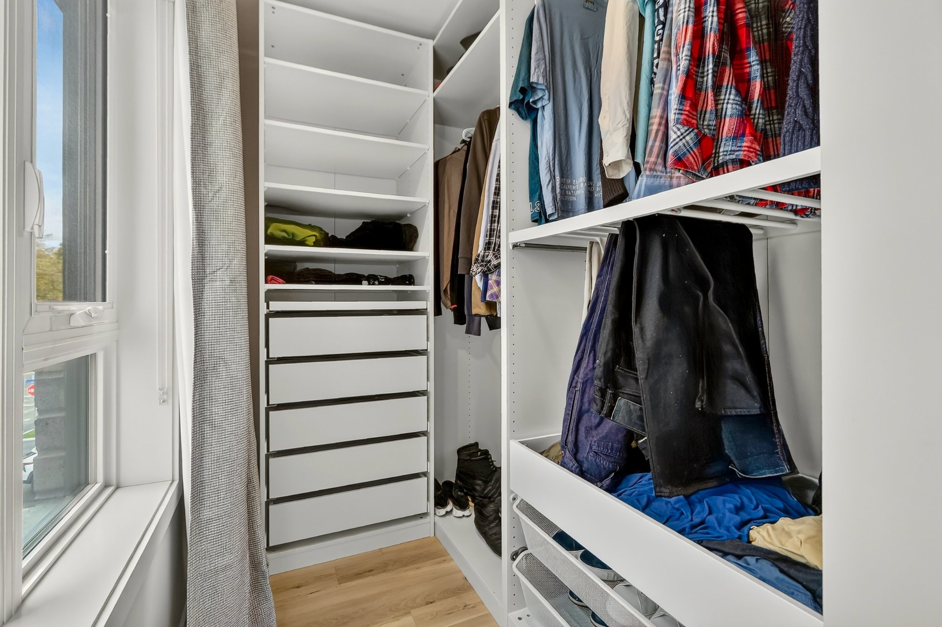 Walk-in closet