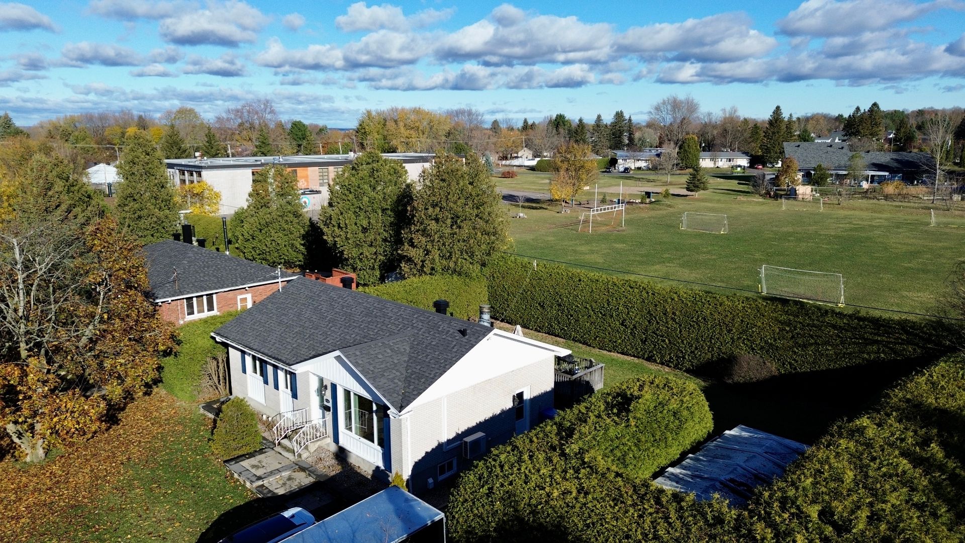 Aucun bâtiment directement à l'arrière