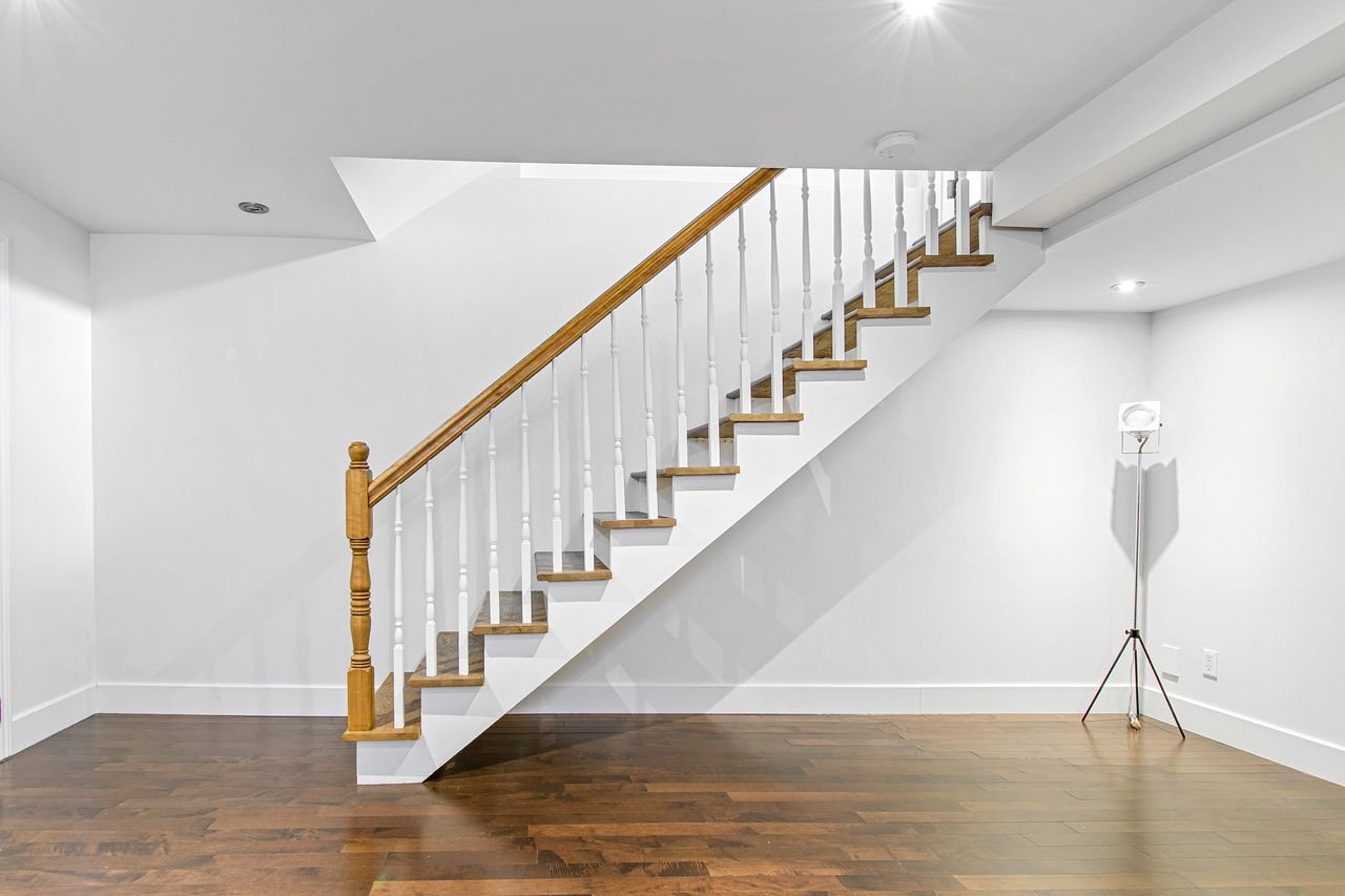 Escalier menant au sous-sol