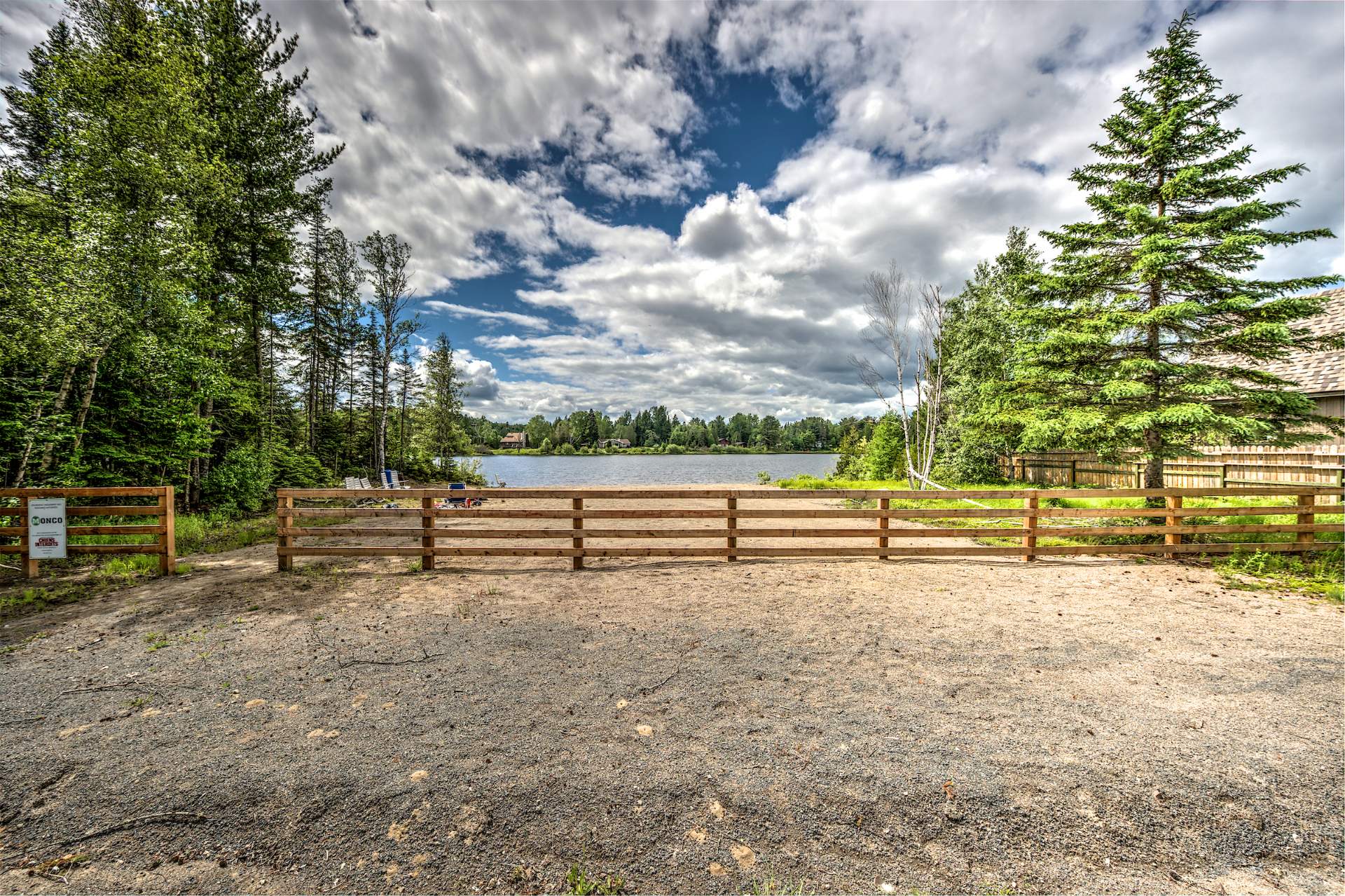 Accès plage du lac Marier