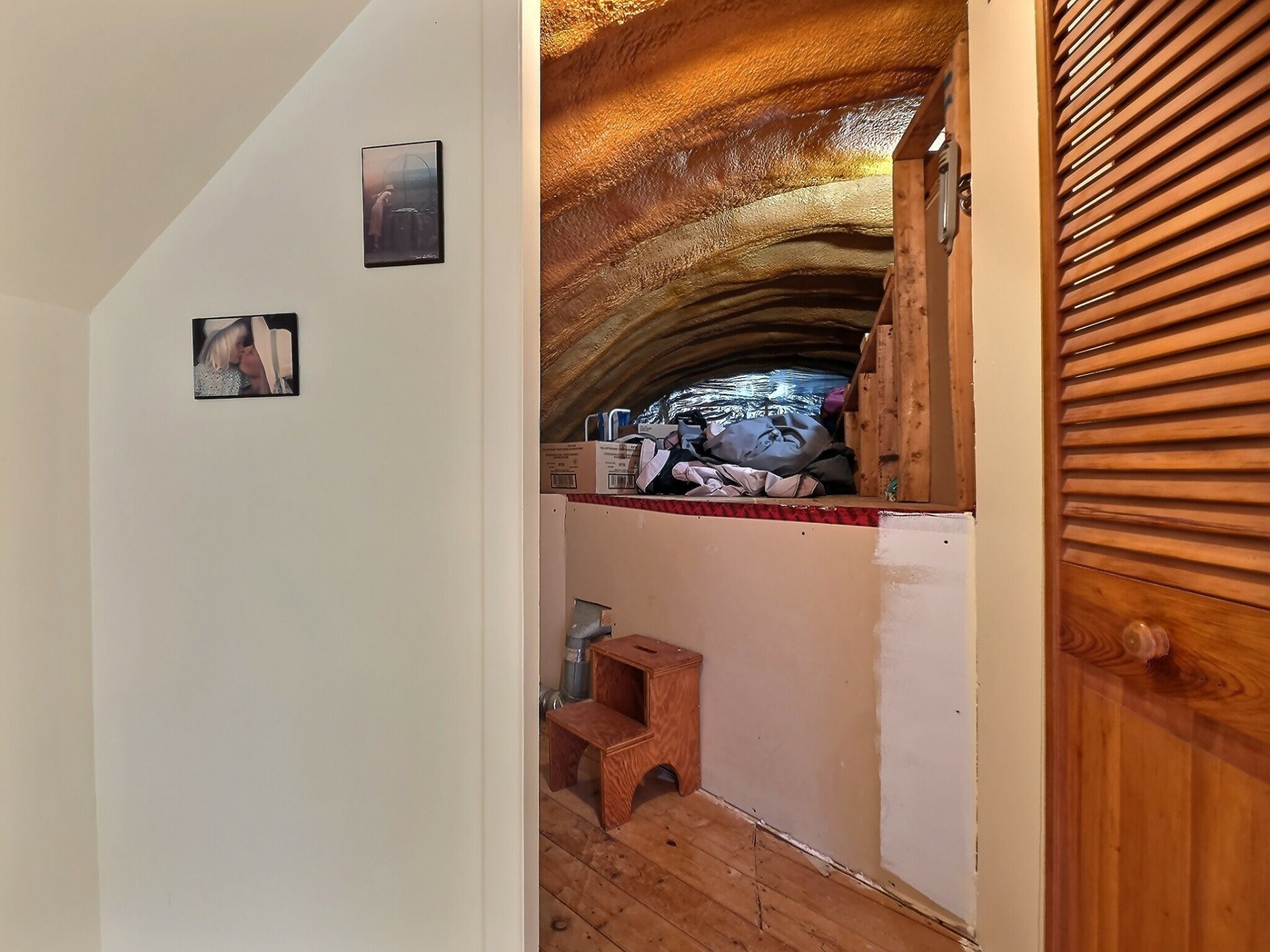 ou grotte sous combles pour les petits monstres!