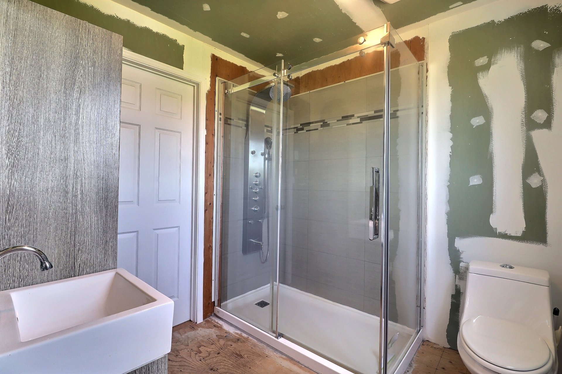 Ensuite bathroom