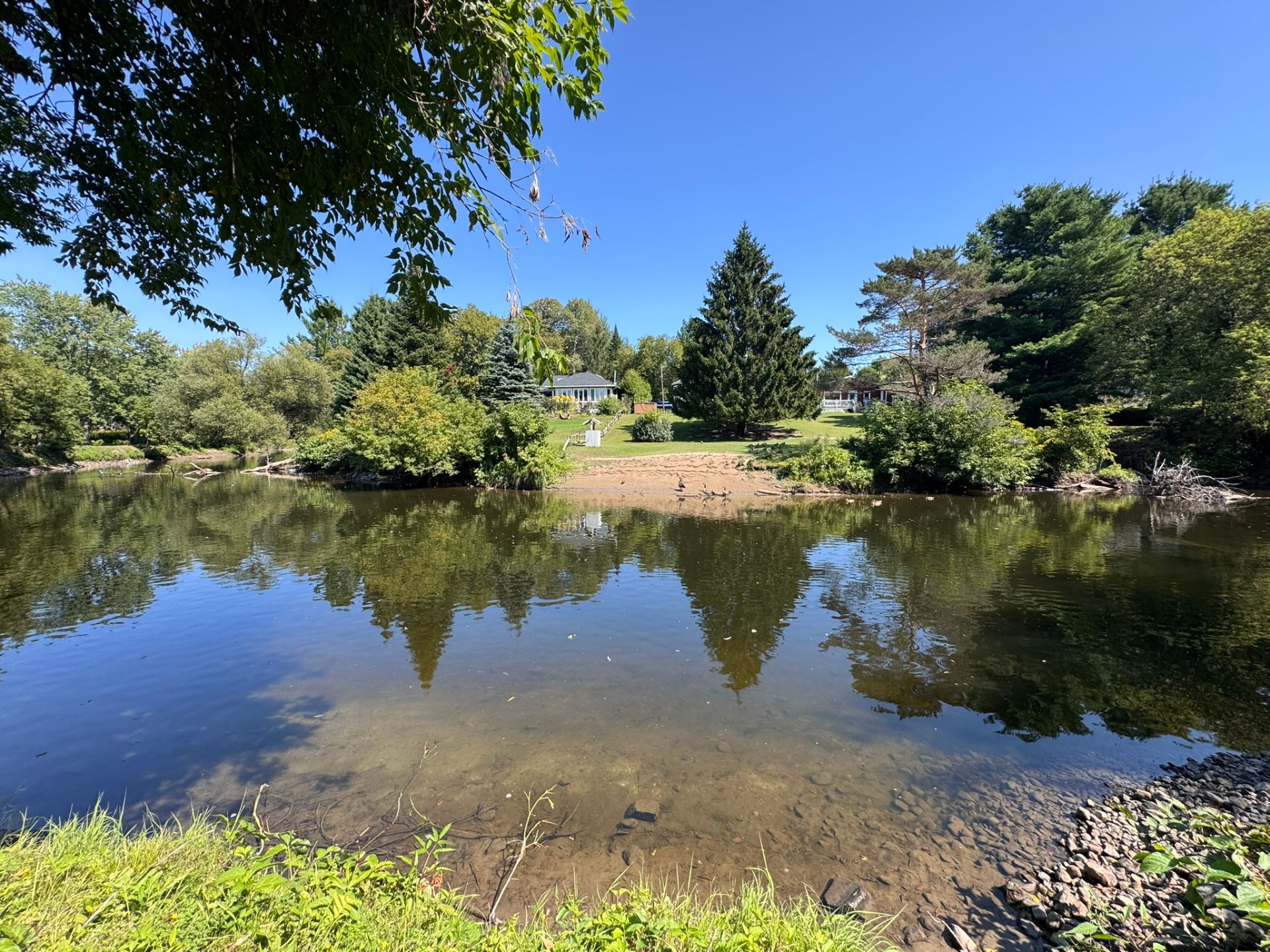 Accès au plan d'eau