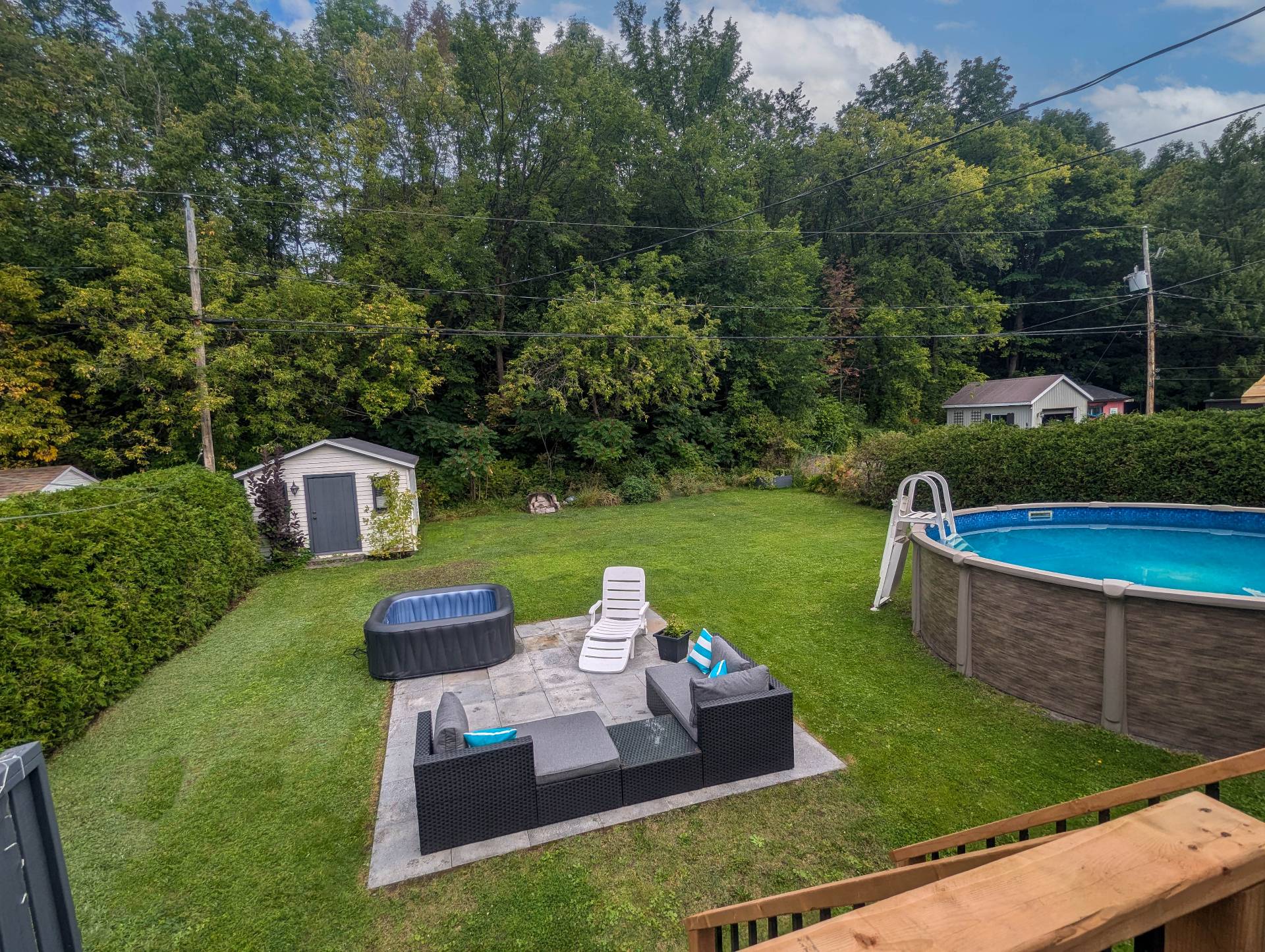 Piscine et terrasse au sol