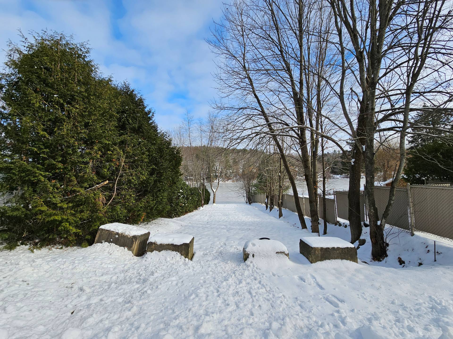 Accès au plan d'eau