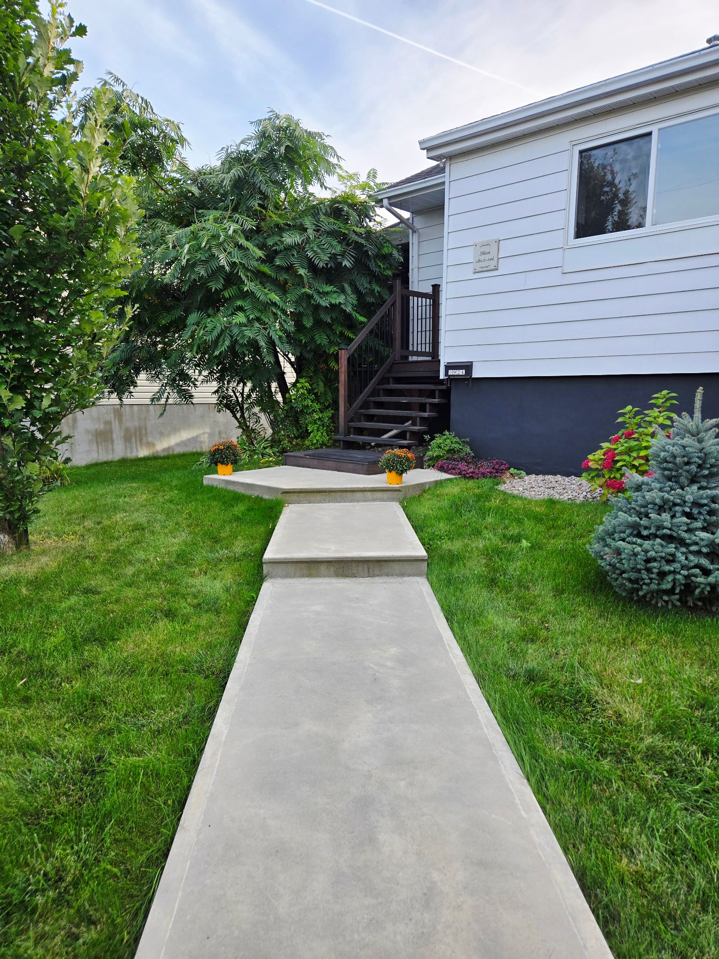 Accès en béton de ciment fini