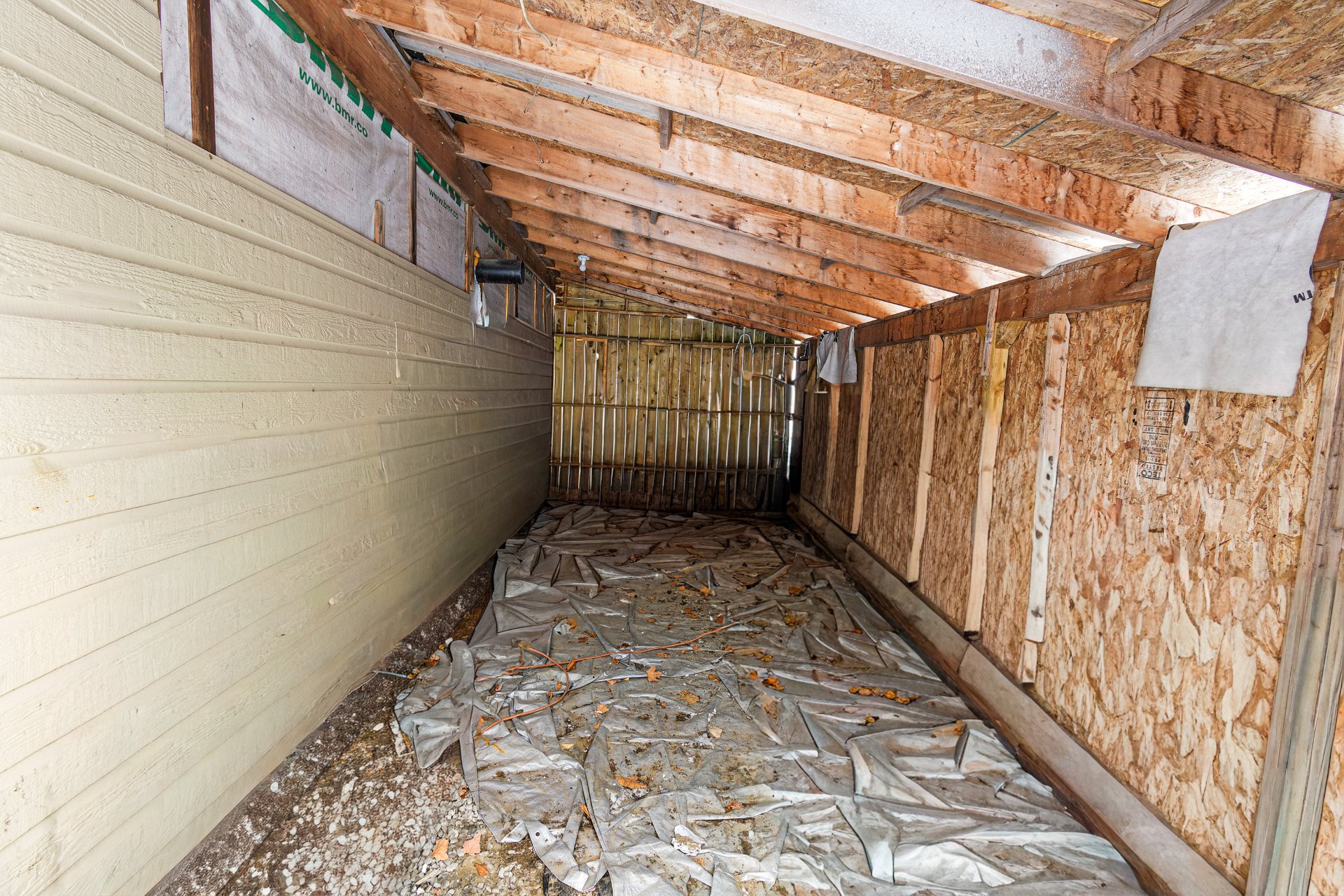 Rangement à droite du garage/VTT ect