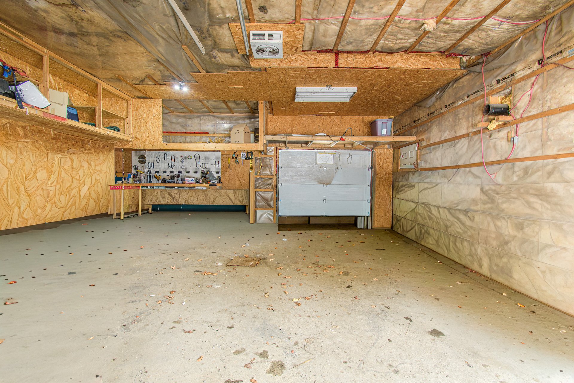 Garage avec sortie de façe ( total 3 portes )