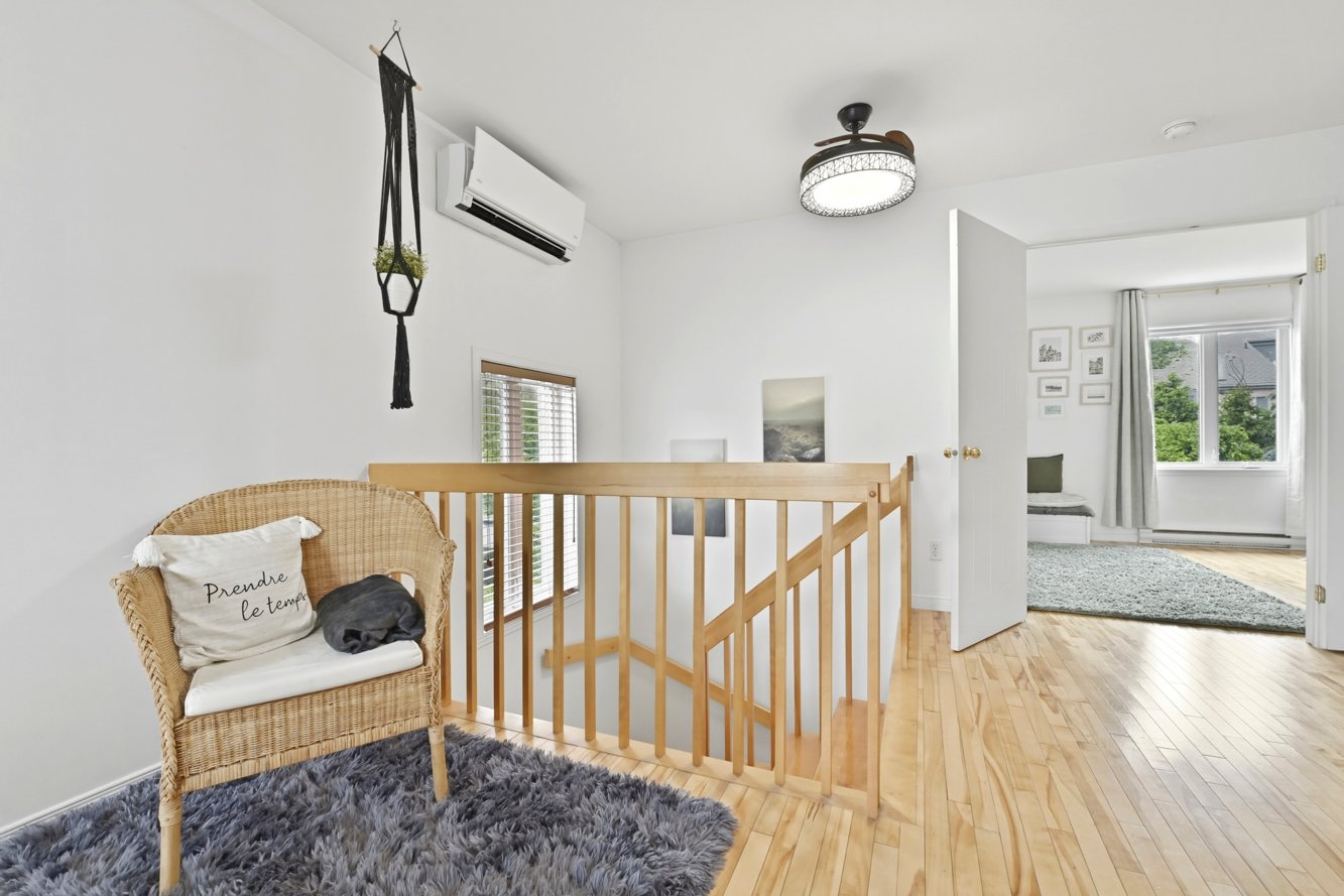 Pièce ouverte présentement, possibilité de chambre