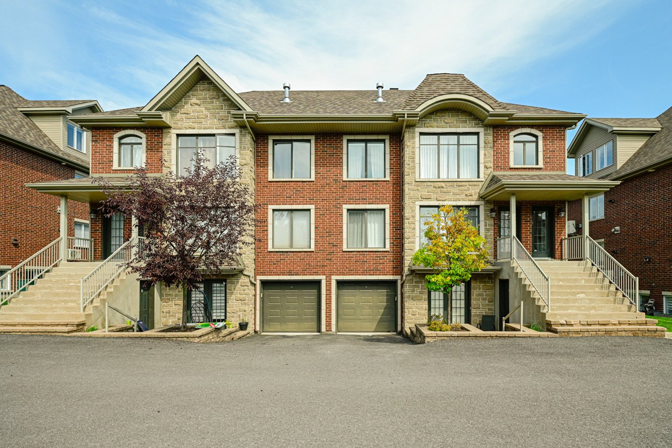 2 espaces de stationnements extérieurs