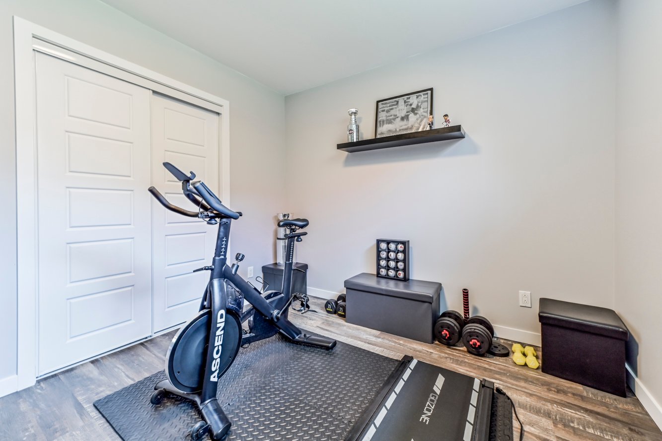 4e chambre de la maison, garde-robe double