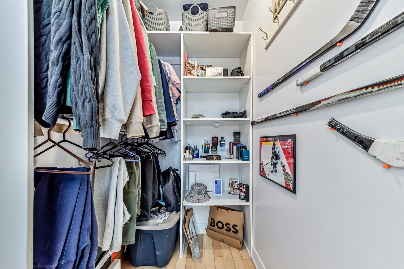 Walk-in closet