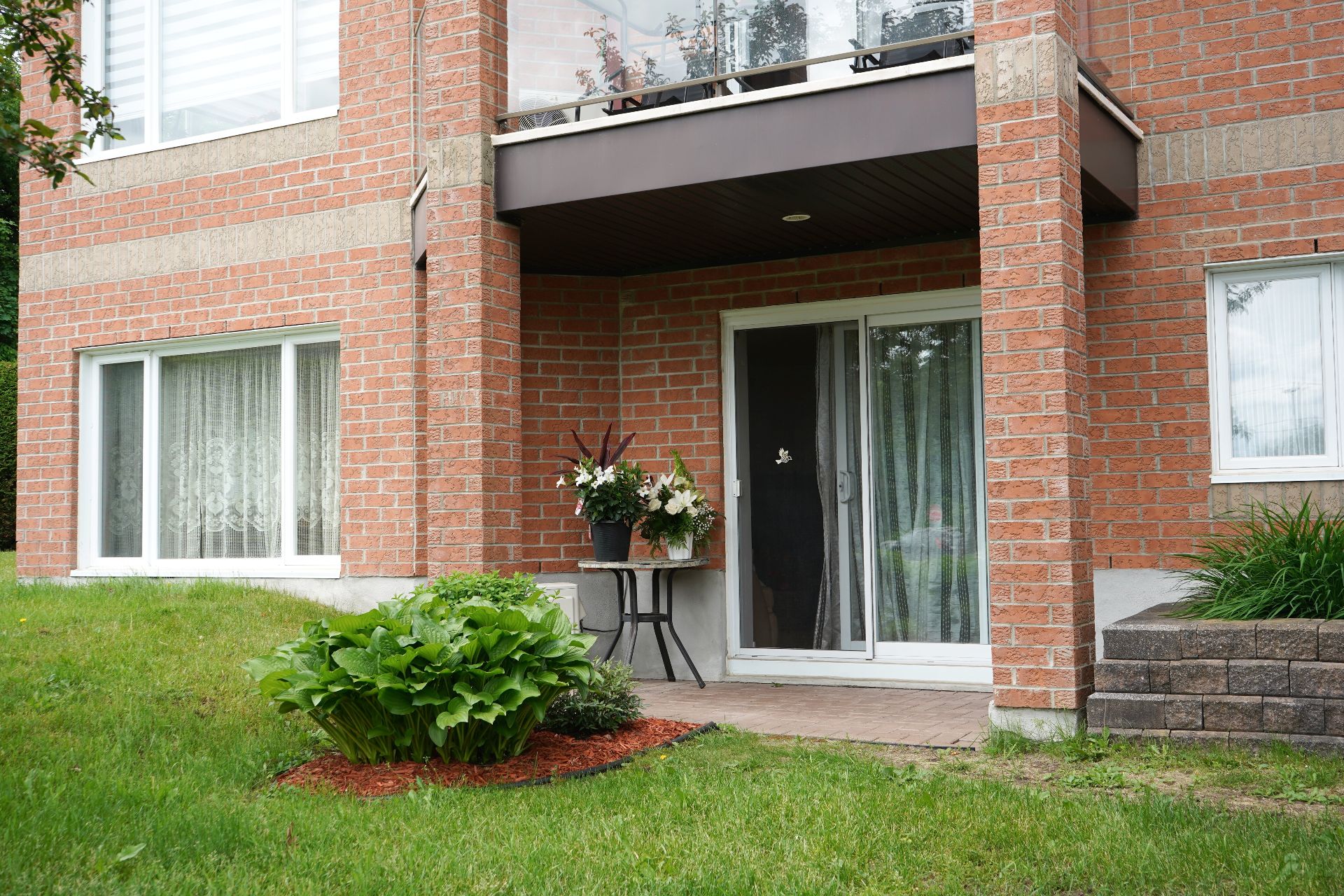 Terrasse au rez-de-chaussée.