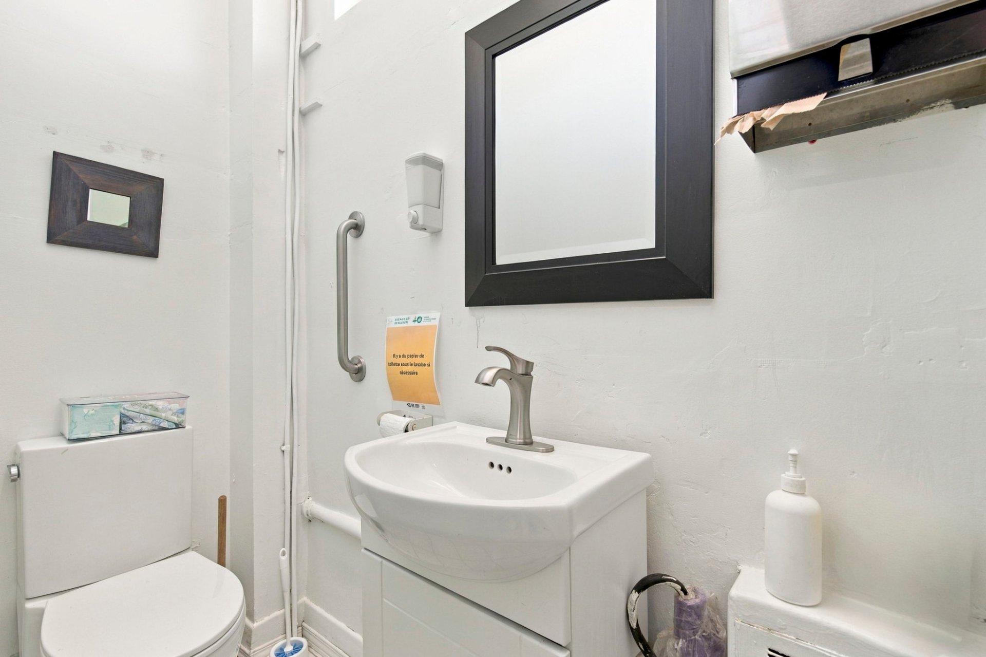 Local commercial - salle d'eau