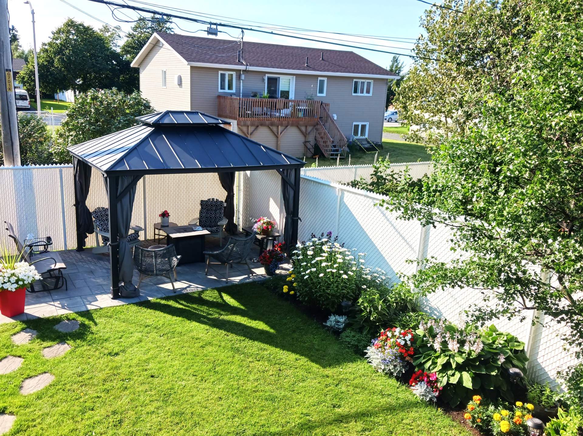 Pelouse refaite en 2022