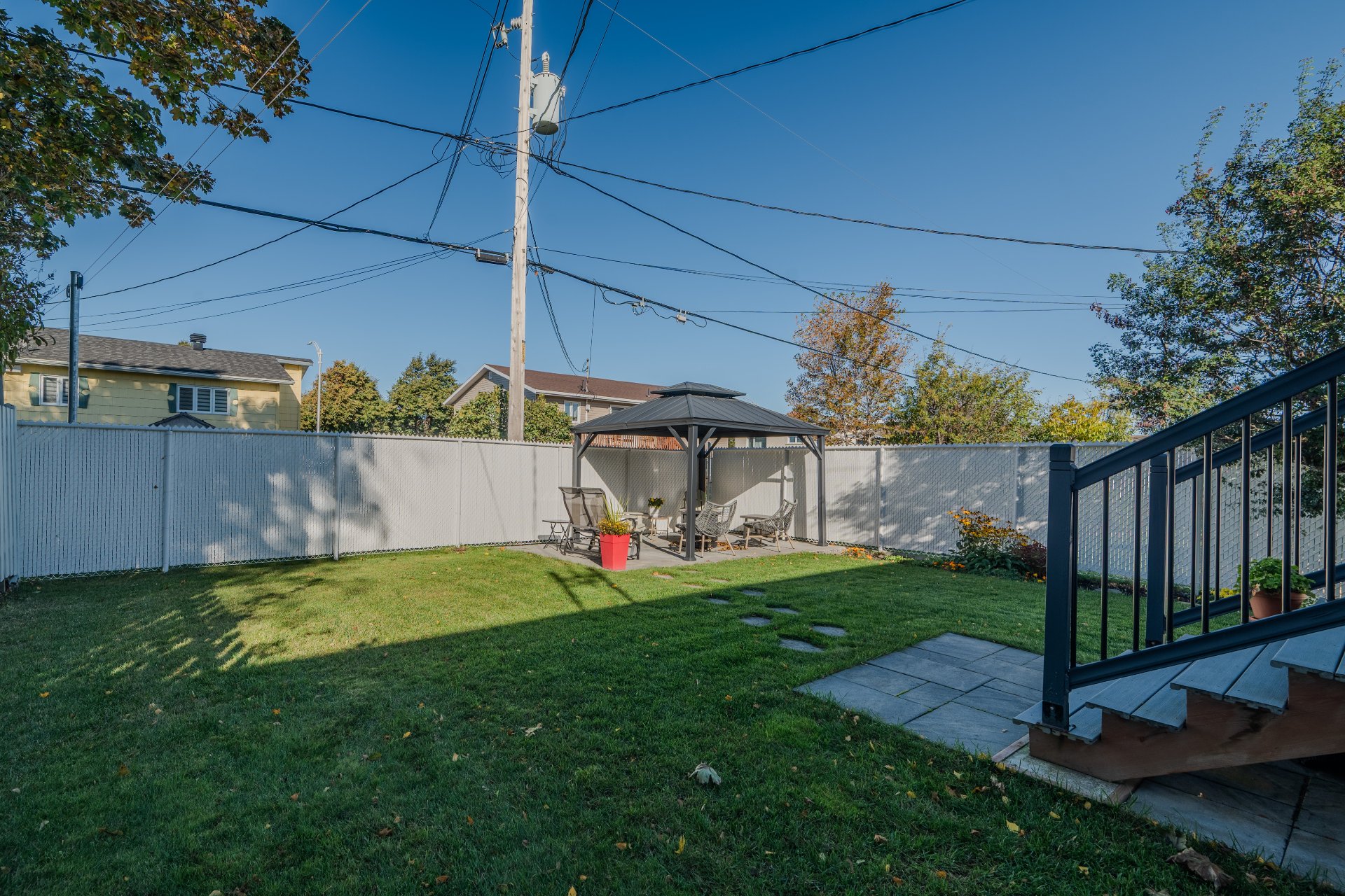 Clôture appartenait au jumelé