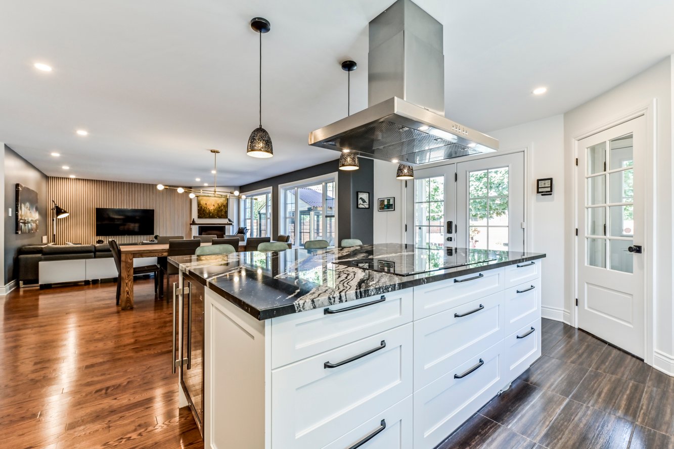 À droite, hall d'entrée arrière